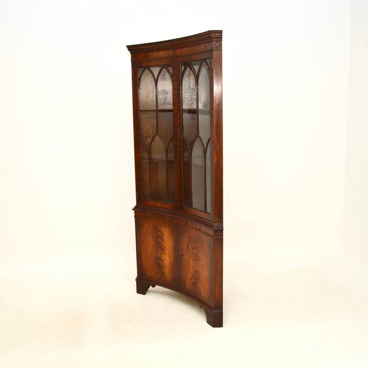 Armario Esquinero Cóncavo Antiguo Estilo Georgiano en Bueno estado para la venta en London, GB