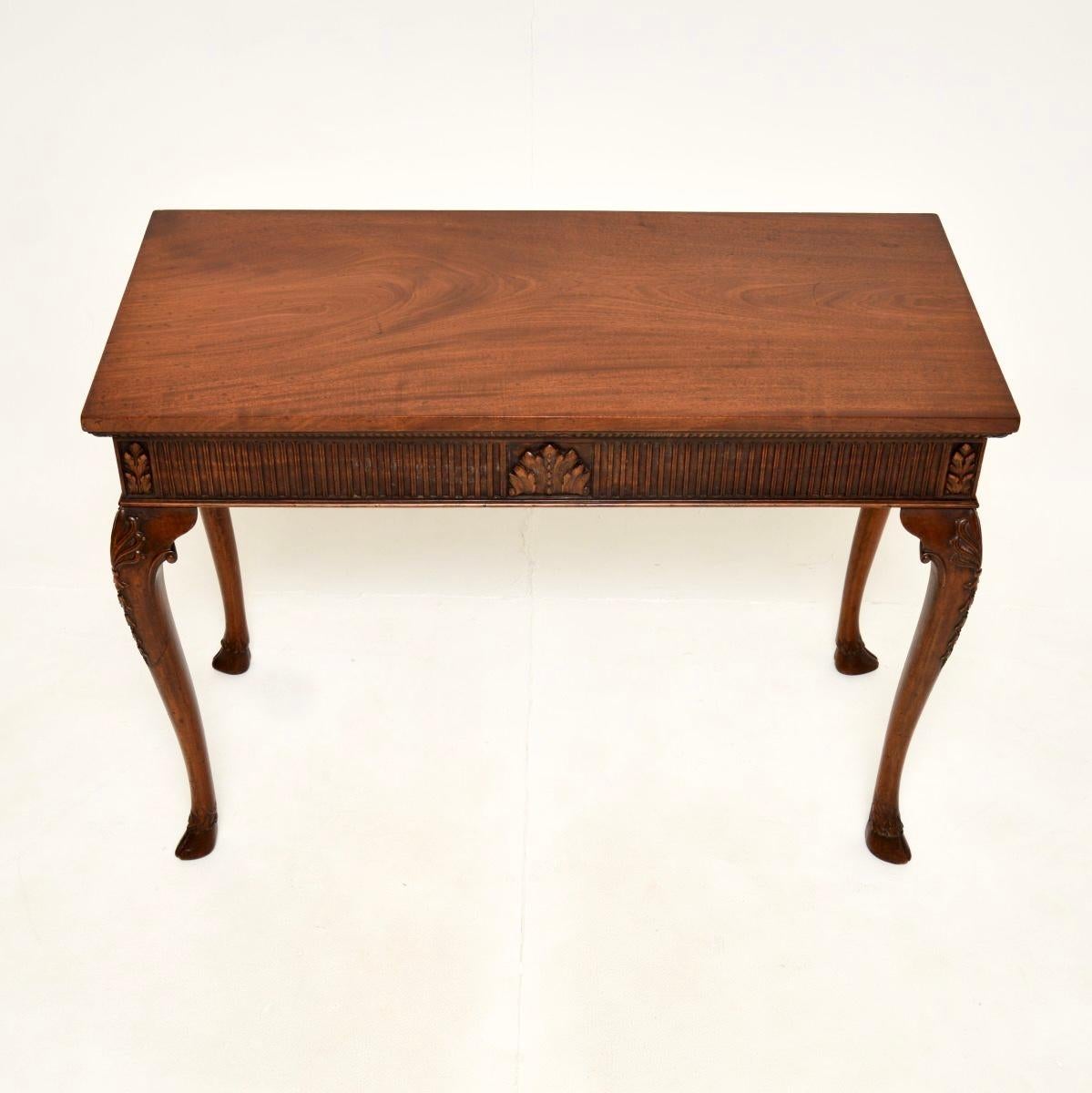 Fin du XIXe siècle Console / Table d'appoint ancienne de style géorgien en vente