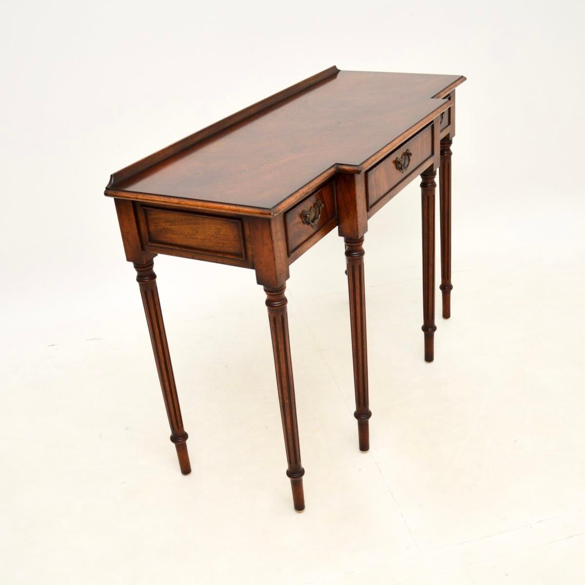 Georgien Table console ancienne de style géorgien