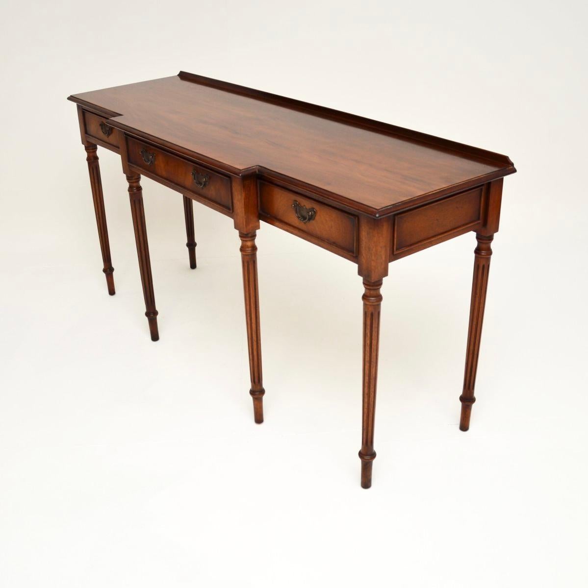 Georgien Table console ancienne de style géorgien en vente