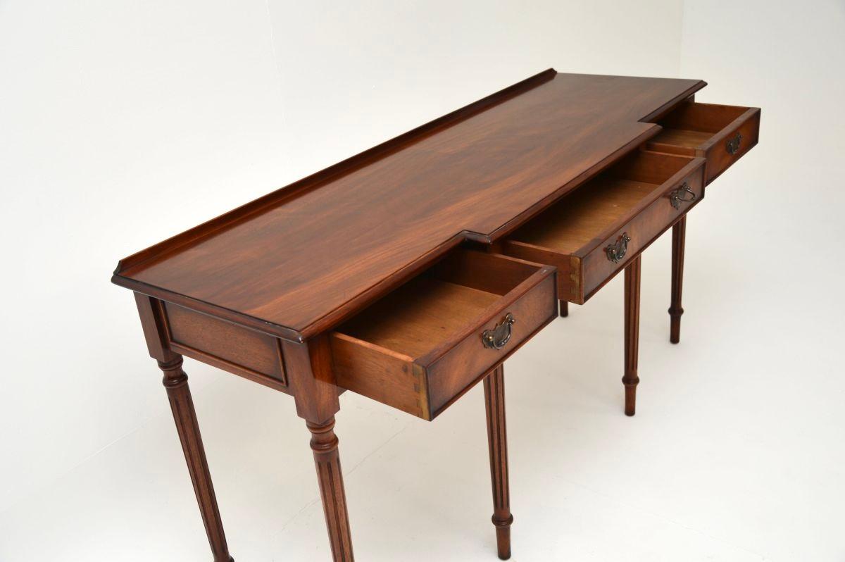 Milieu du XXe siècle Table console ancienne de style géorgien en vente