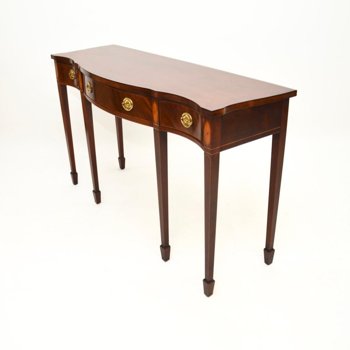 Mesa consola antigua de estilo georgiano mediados del siglo XX en venta