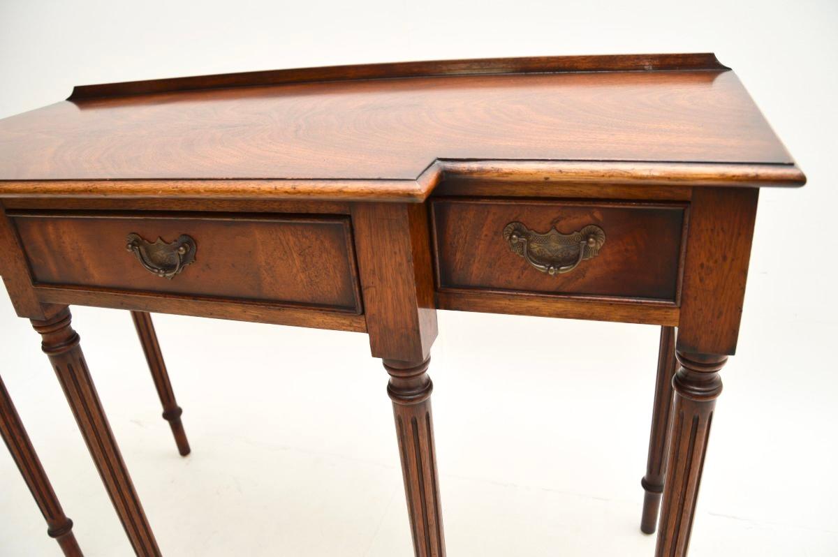 Table console ancienne de style géorgien 2