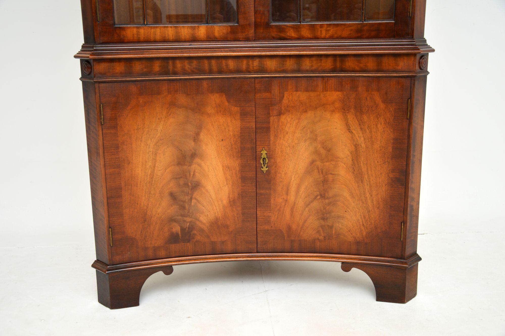 Antique Georgian Style Corner Cabinet In Good Condition In London, GB