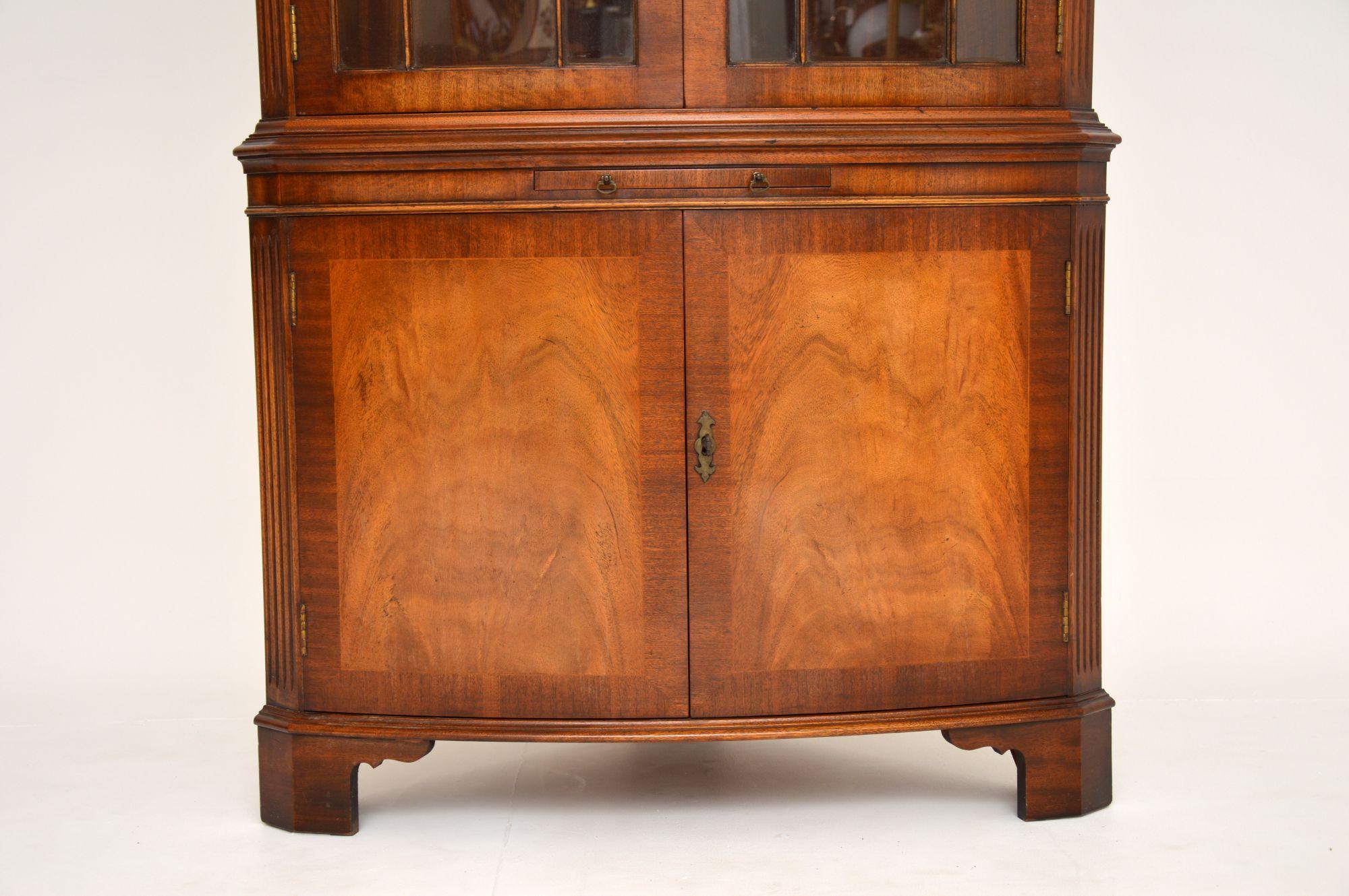 Antique Georgian Style Corner Cabinet In Good Condition In London, GB