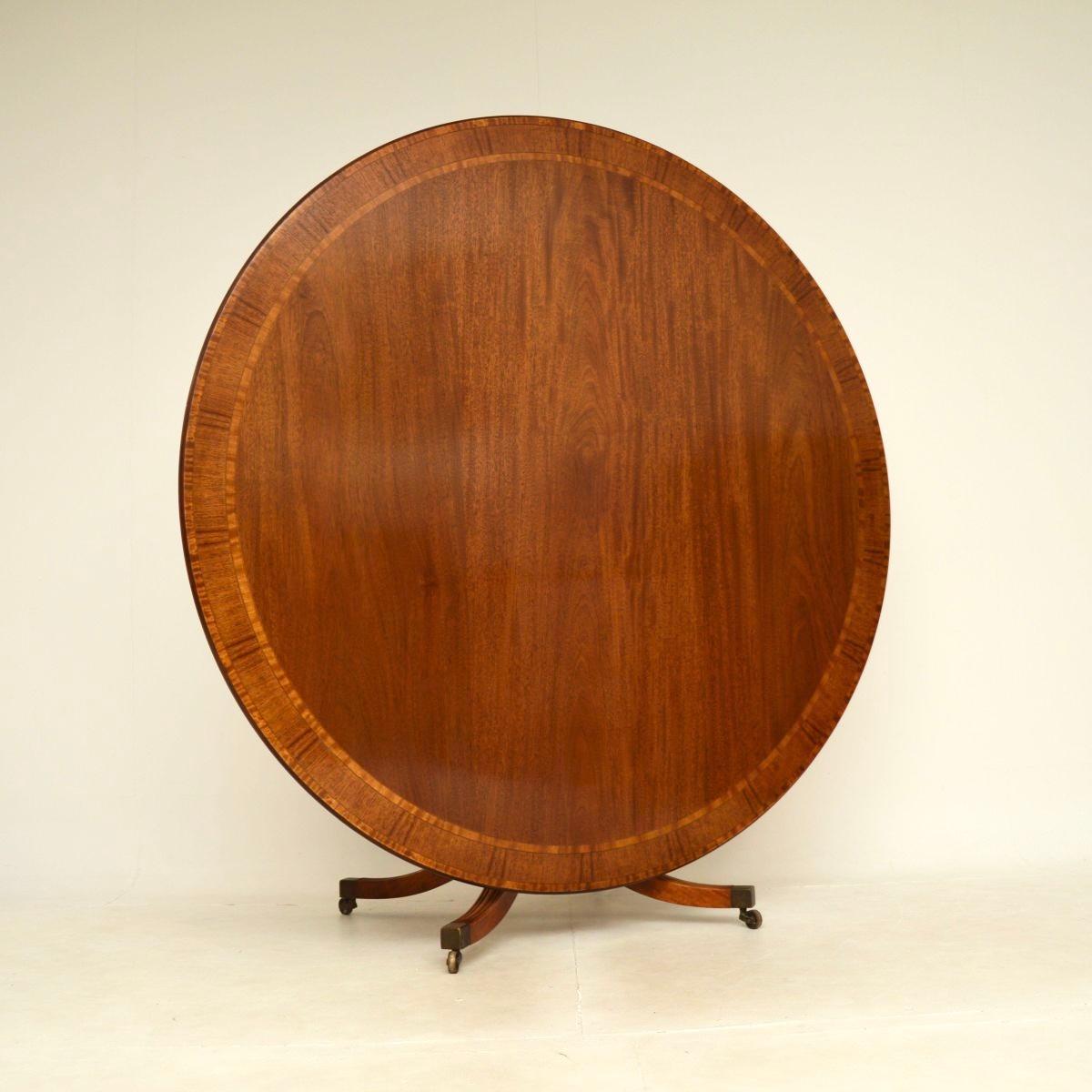 Georgien Table de salle à manger ancienne de style géorgien par William Tillman