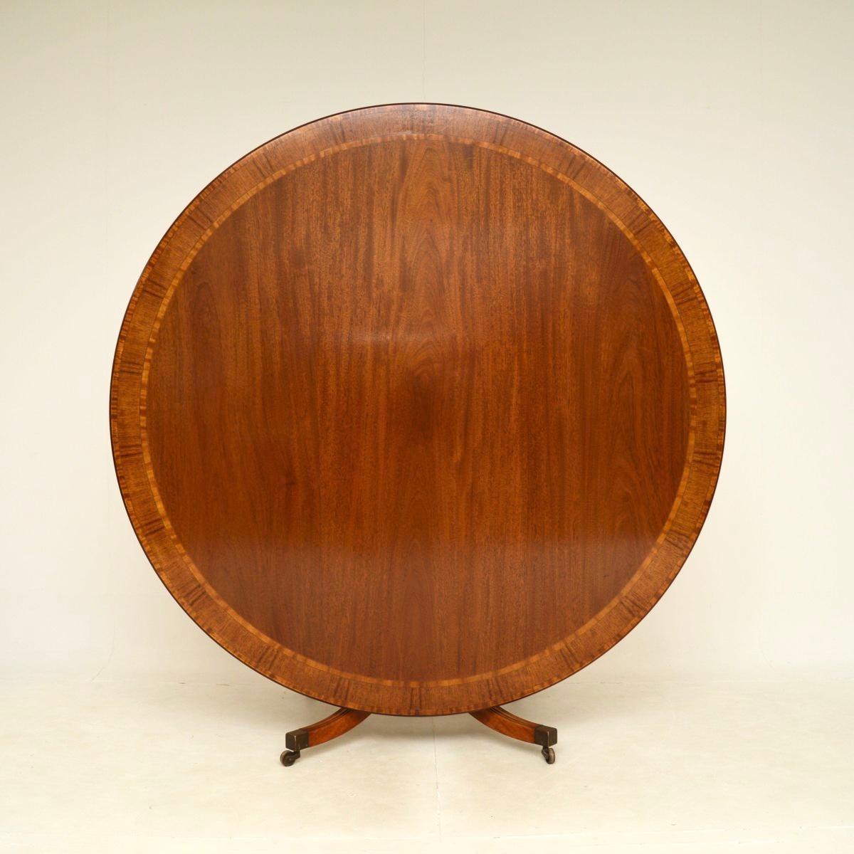 Britannique Table de salle à manger ancienne de style géorgien par William Tillman