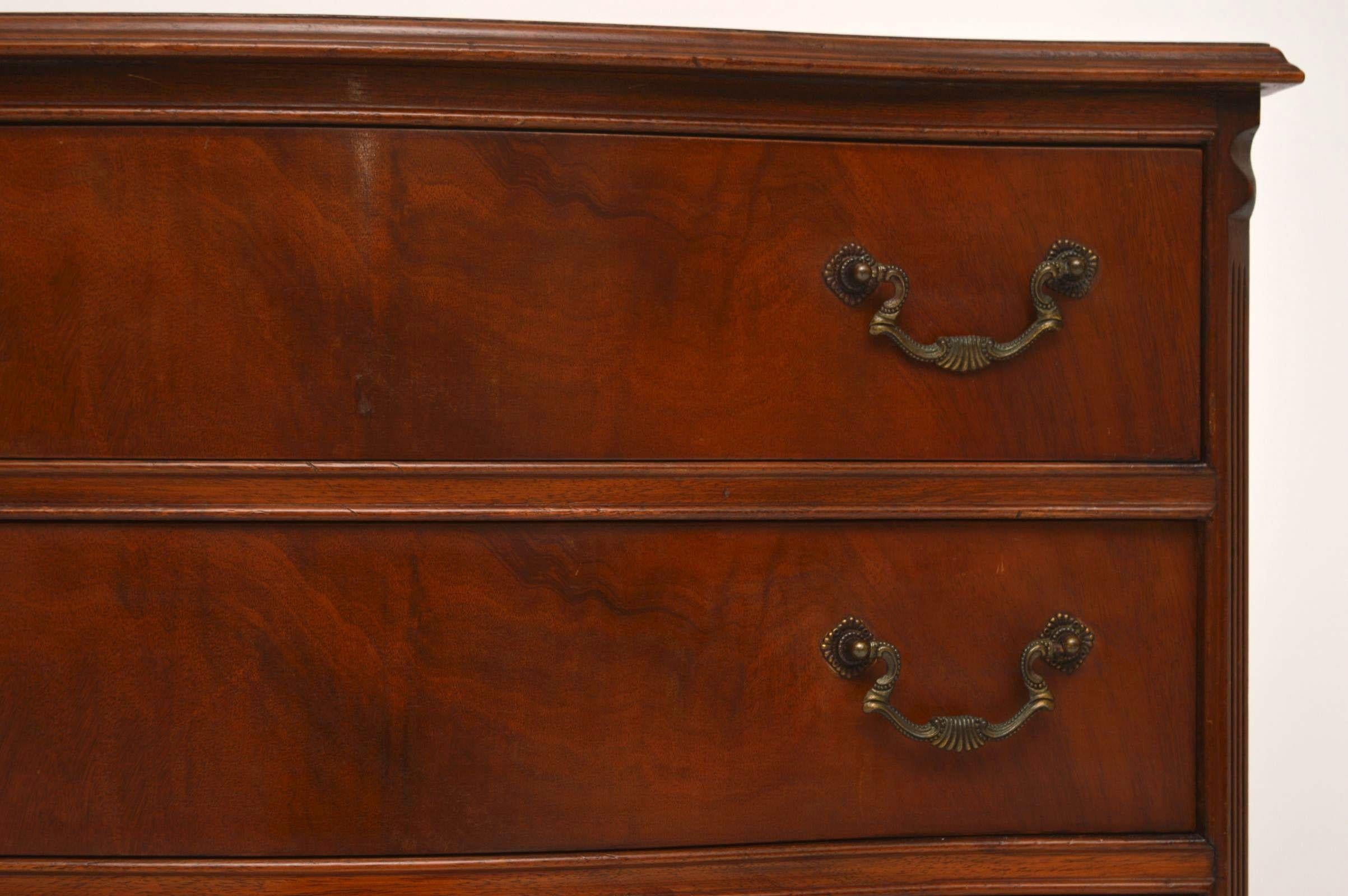 Antique Georgian Style Flame Mahogany Serpentine Chest of Drawers In Good Condition In London, GB