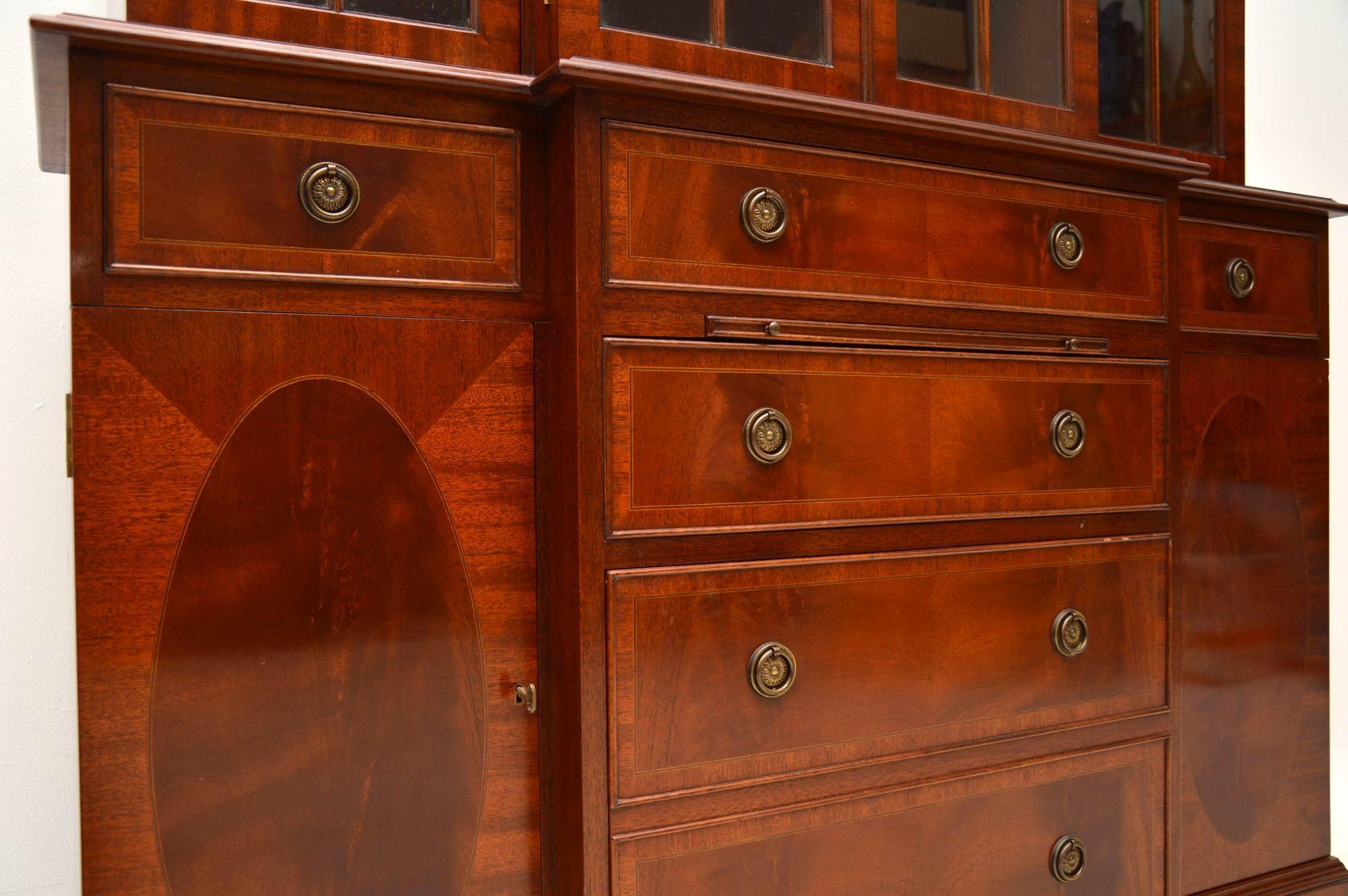 Antique Georgian Style Inlaid Mahogany Breakfront Bookcase In Good Condition In London, GB