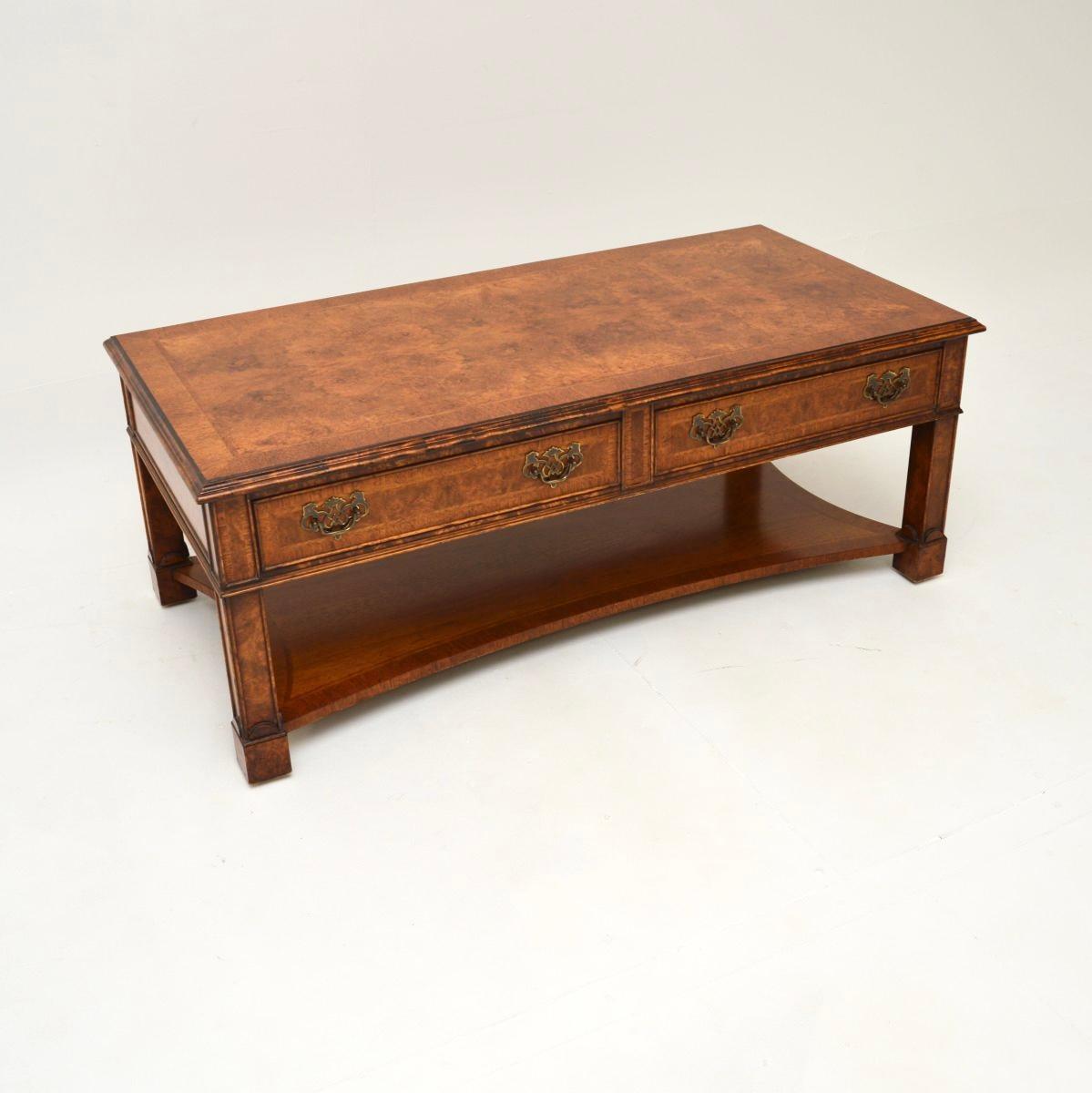 Mesa baja antigua de nogal con incrustaciones de estilo georgiano en Bueno estado para la venta en London, GB