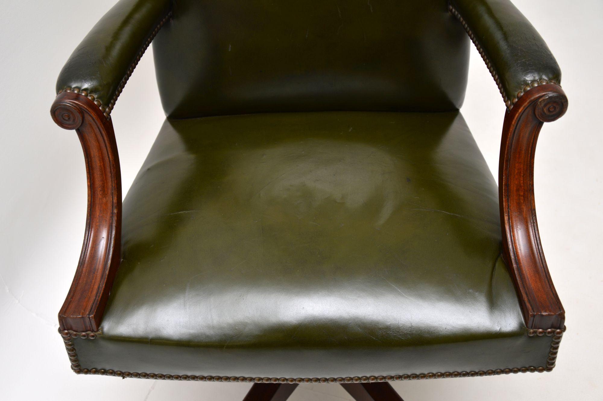 Antique Georgian Style Leather and Mahogany Swivel Desk Chair In Good Condition In London, GB