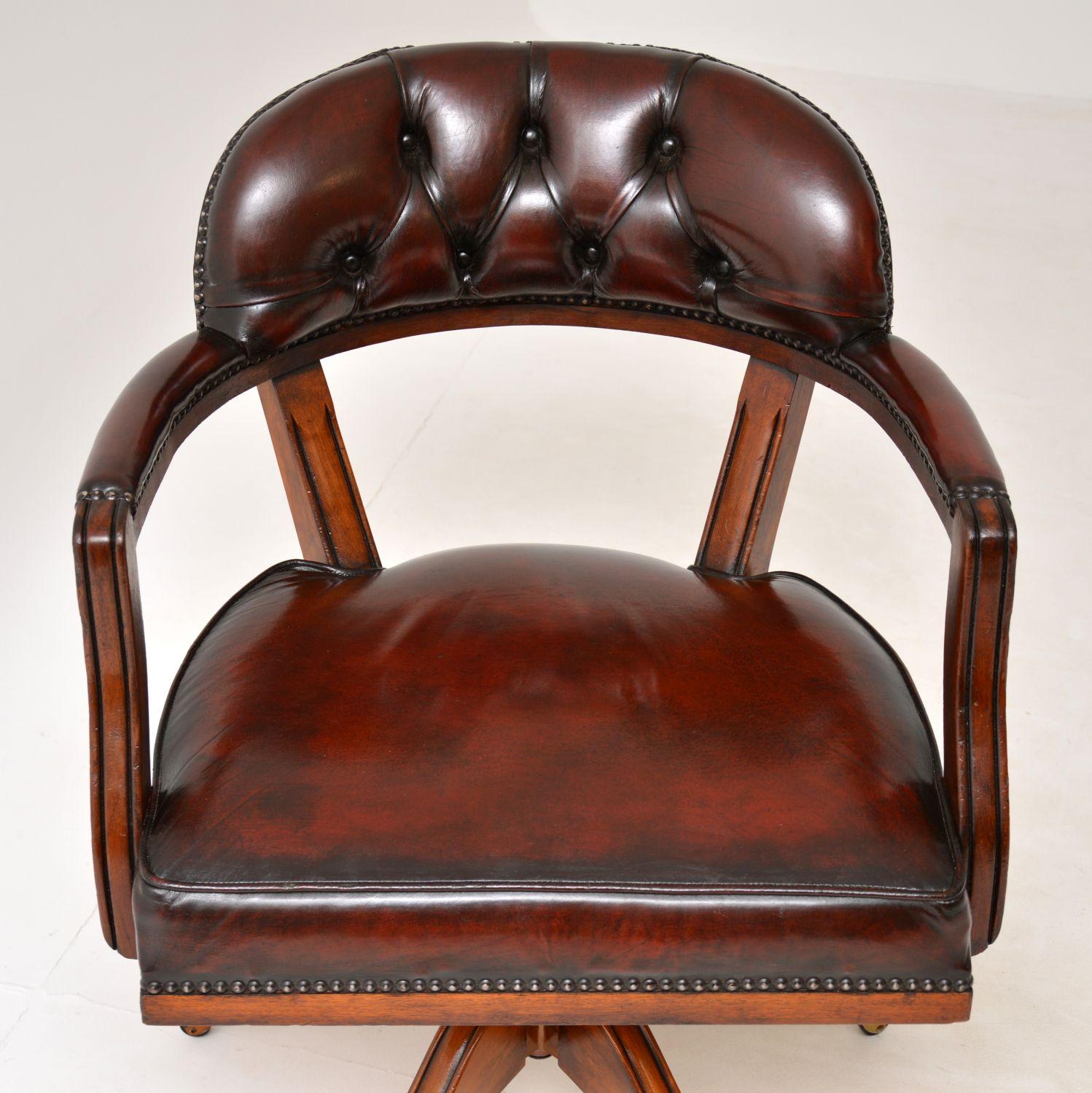 Antique Georgian Style Leather Swivel Desk Chair In Good Condition In London, GB