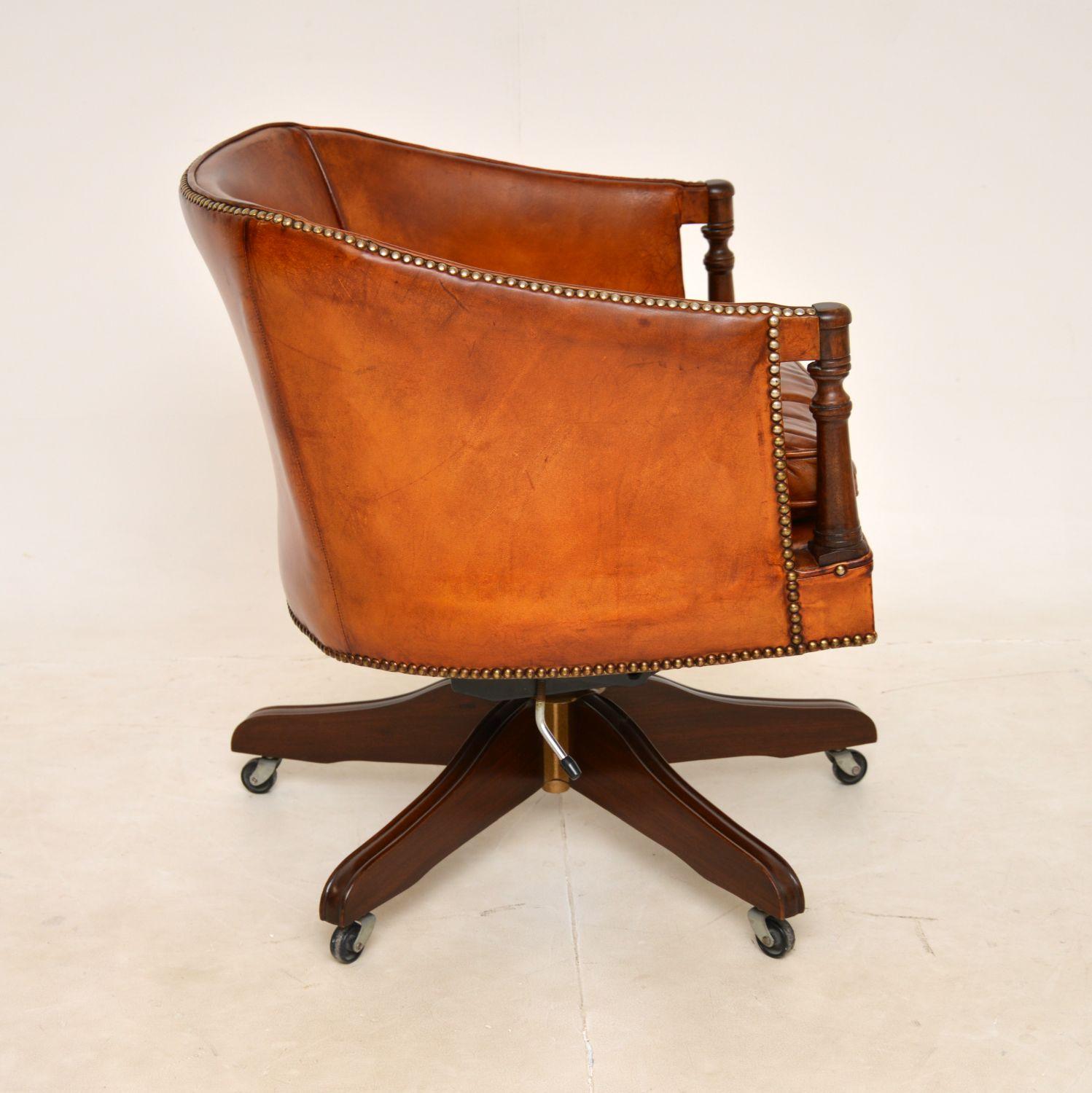 Antique Georgian Style Leather Swivel Desk Chair In Good Condition In London, GB