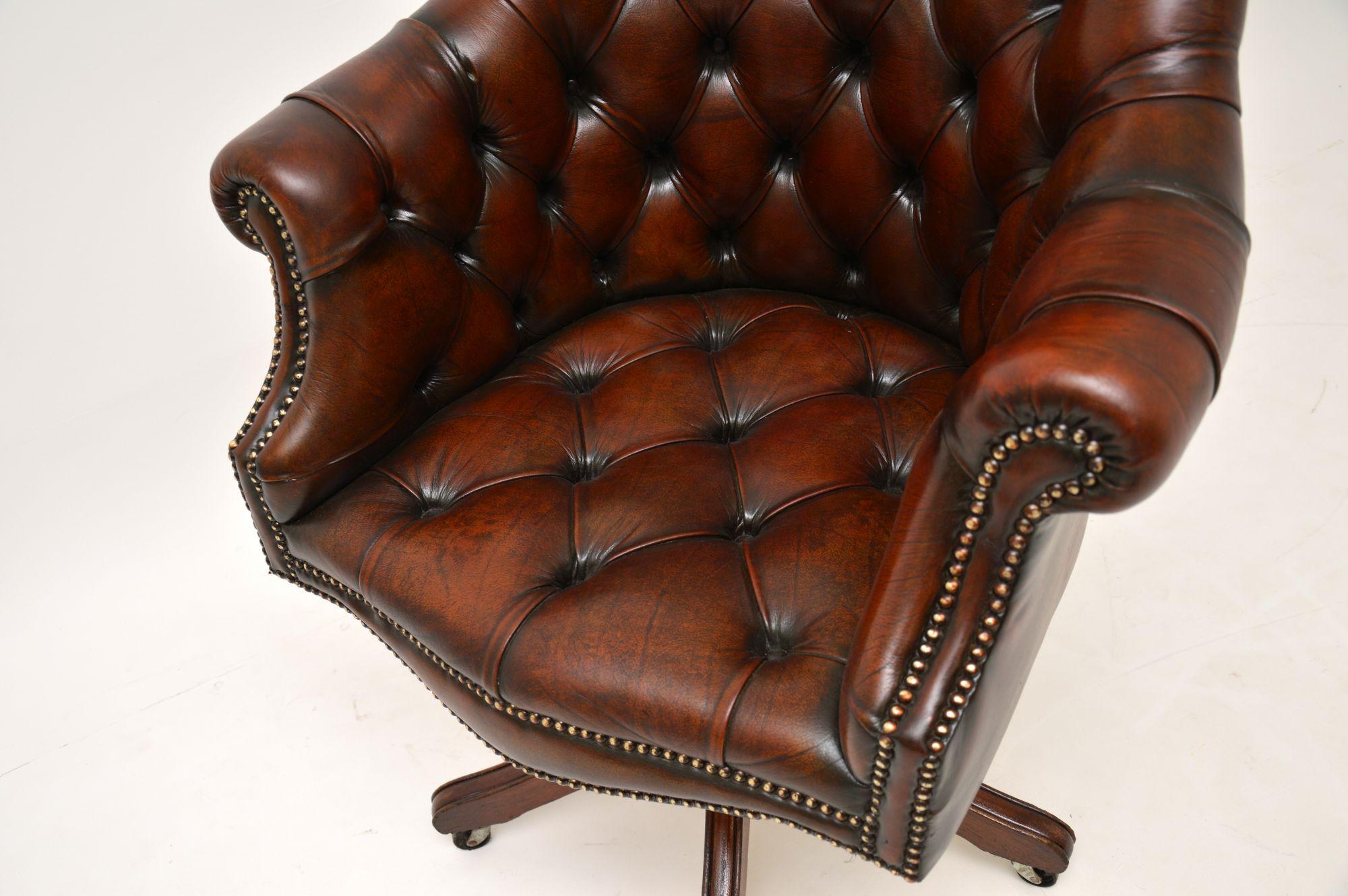 Antique Georgian Style Leather Swivel Desk Chair In Good Condition In London, GB