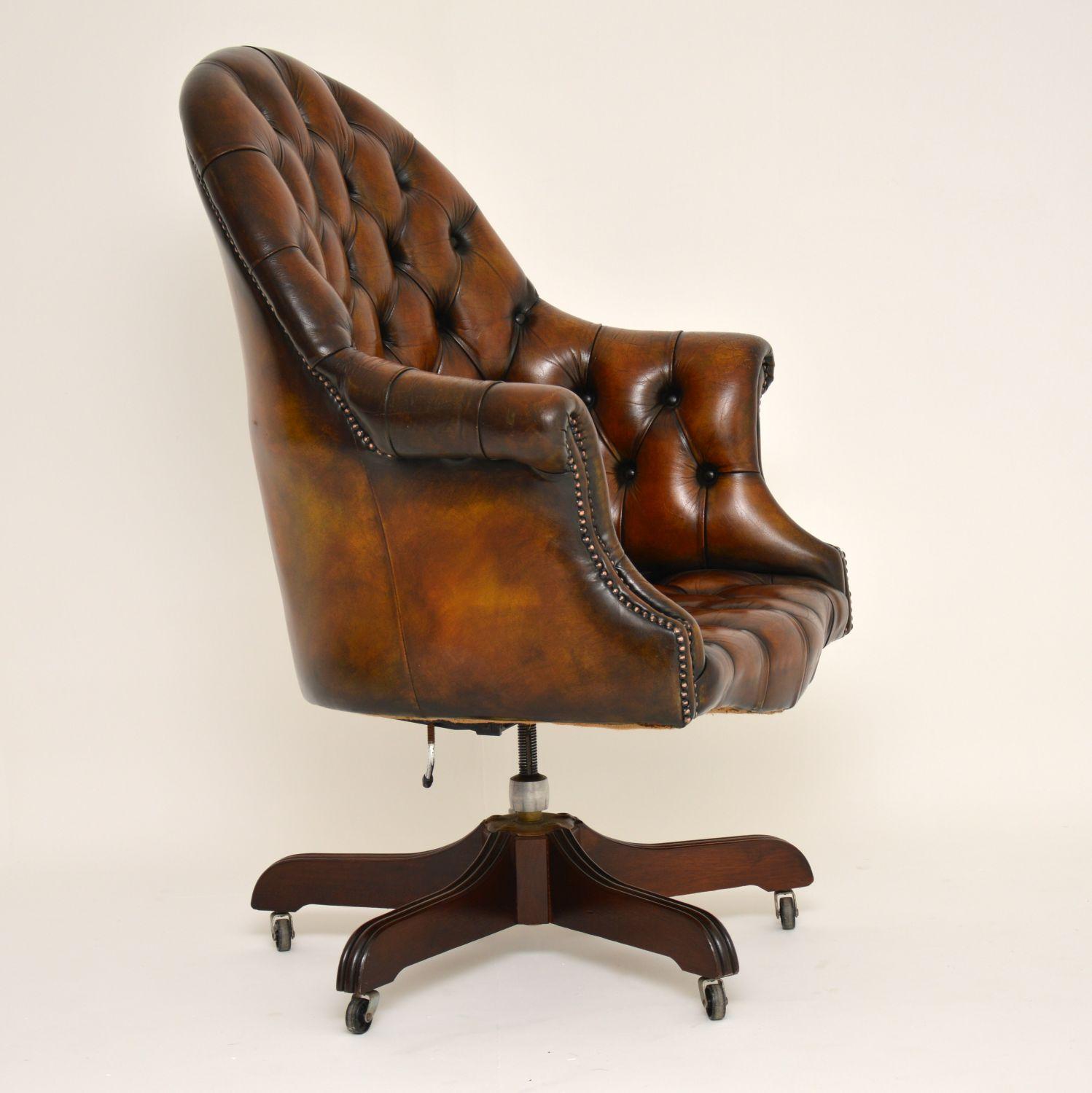 Antique Georgian Style Leather Swivel Desk Chair In Good Condition In London, GB