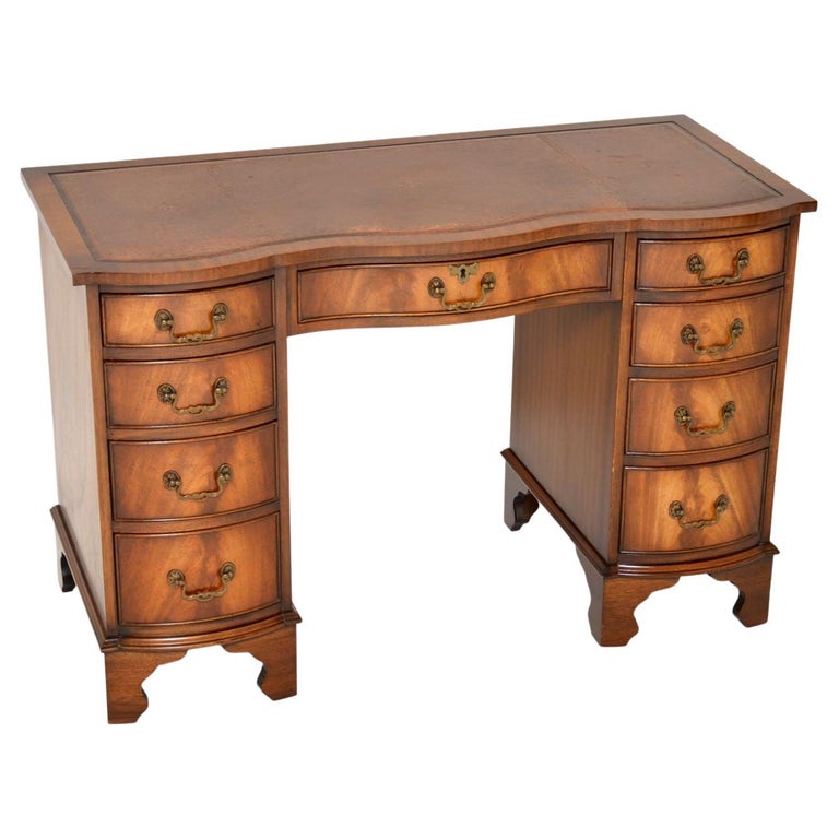 Antique Georgian Style Leather Top Desk For Sale at 1stDibs