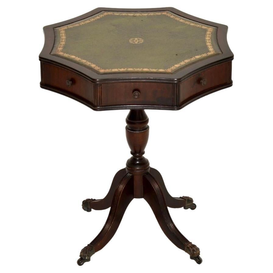 Mesa de tambor antigua con tapa de cuero estilo Regencia en venta