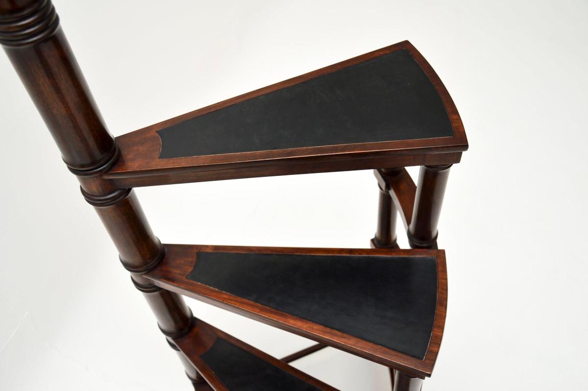 Antichi gradini da biblioteca con piano in pelle in stile georgiano in vendita 1