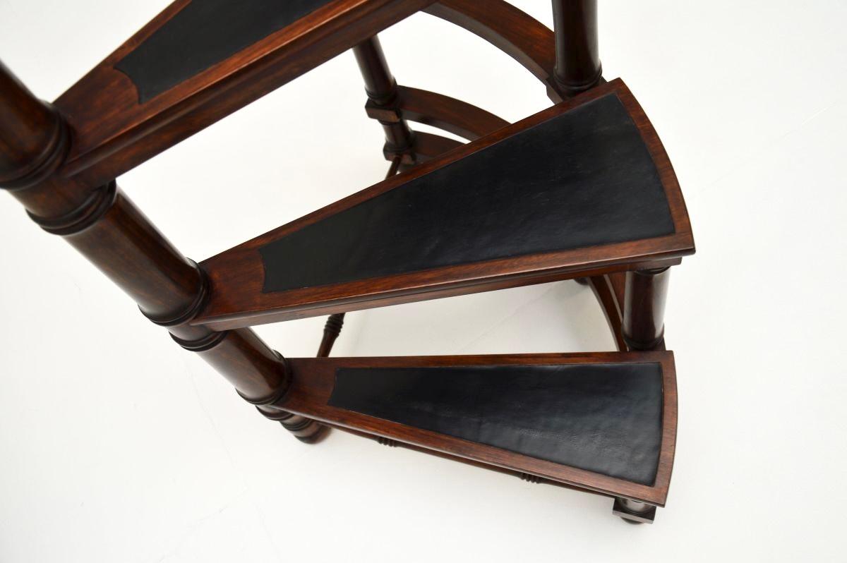 Antichi gradini da biblioteca con piano in pelle in stile georgiano in vendita 2