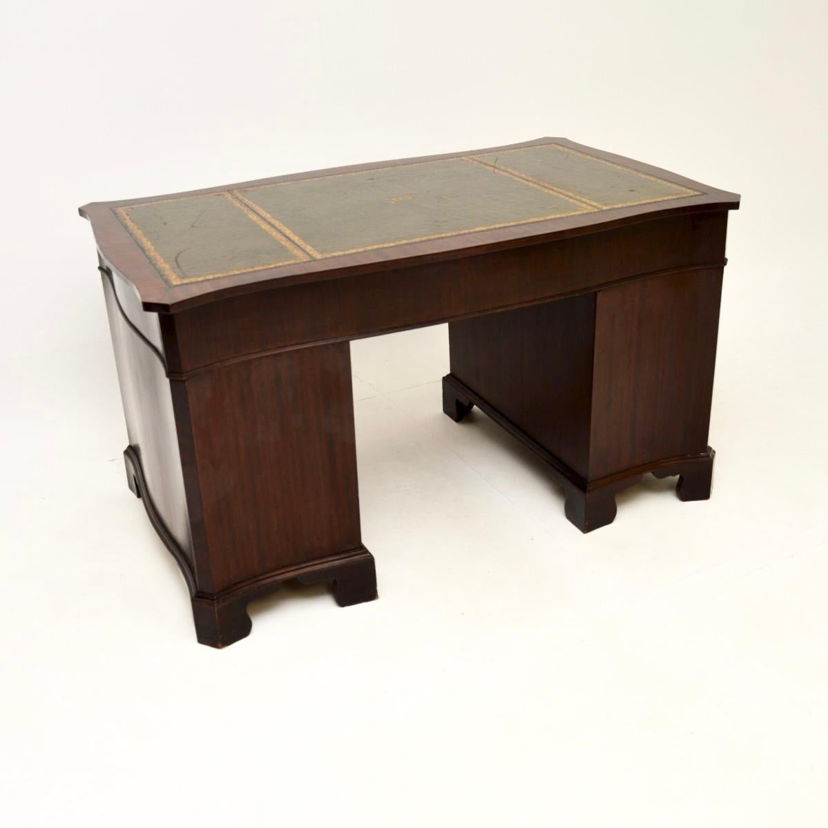 Early 20th Century Antique Georgian Style Leather Top Pedestal Desk
