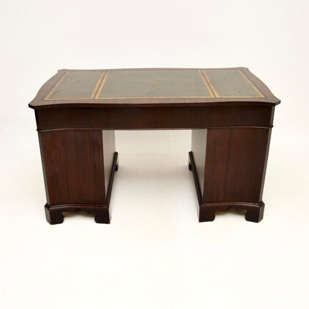 Antique Georgian Style Leather Top Pedestal Desk 1