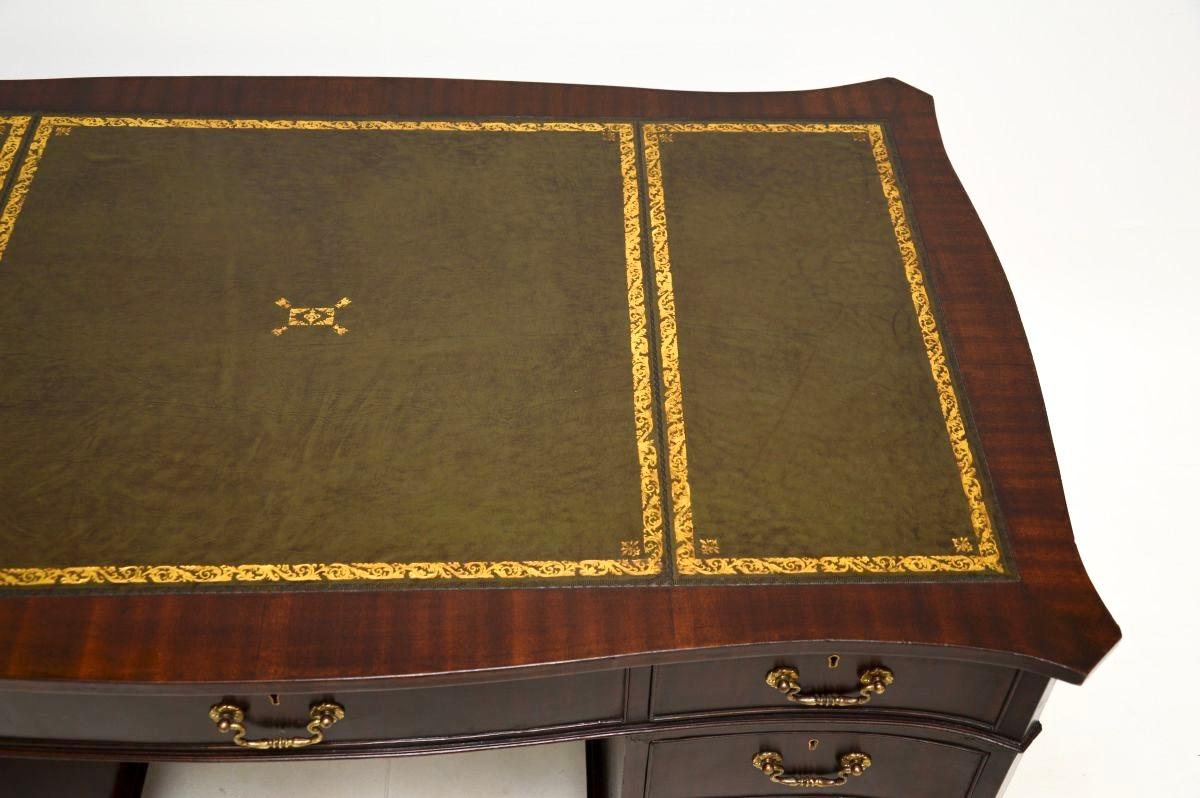 Antique Georgian Style Leather Top Pedestal Desk 3