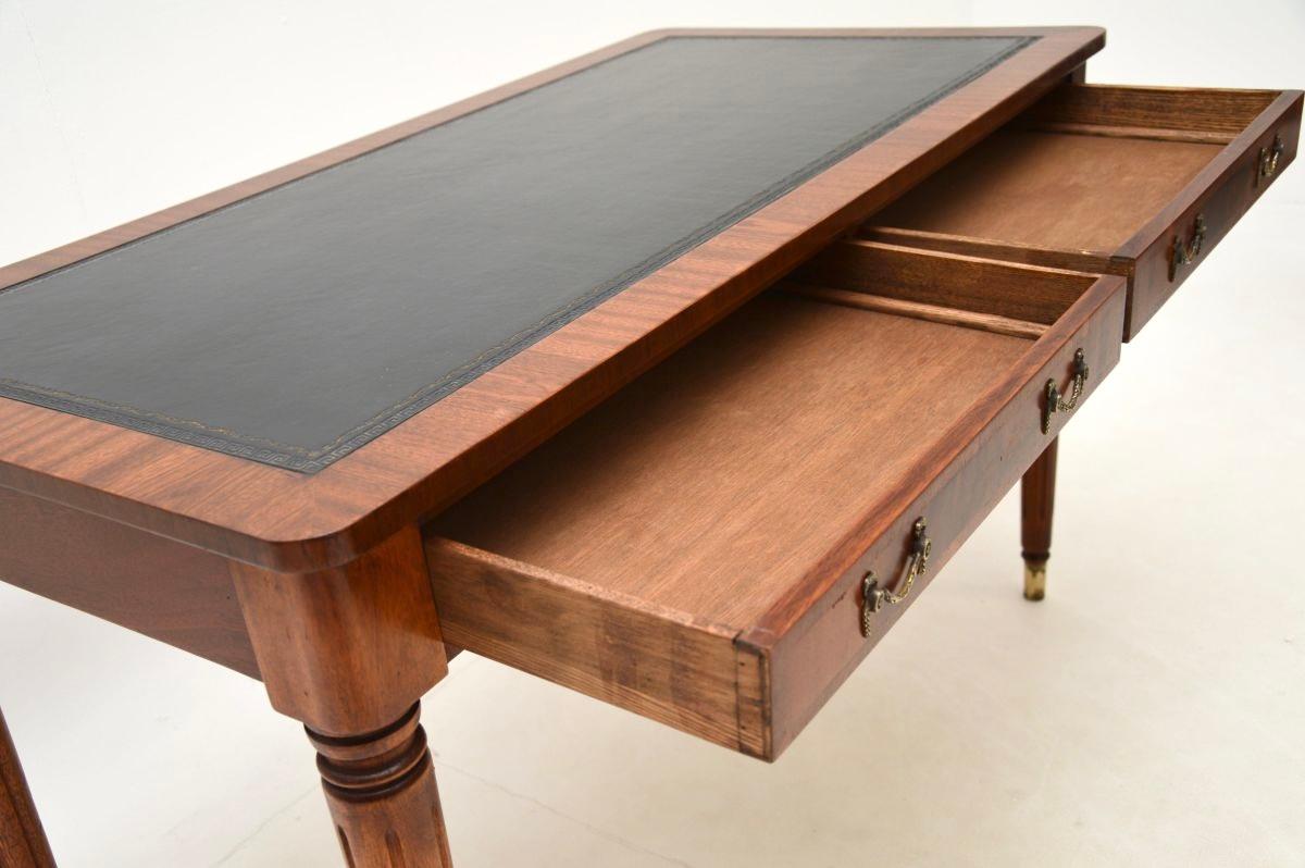 Table/bureau de style géorgien ancien avec plateau en cuir en vente 3