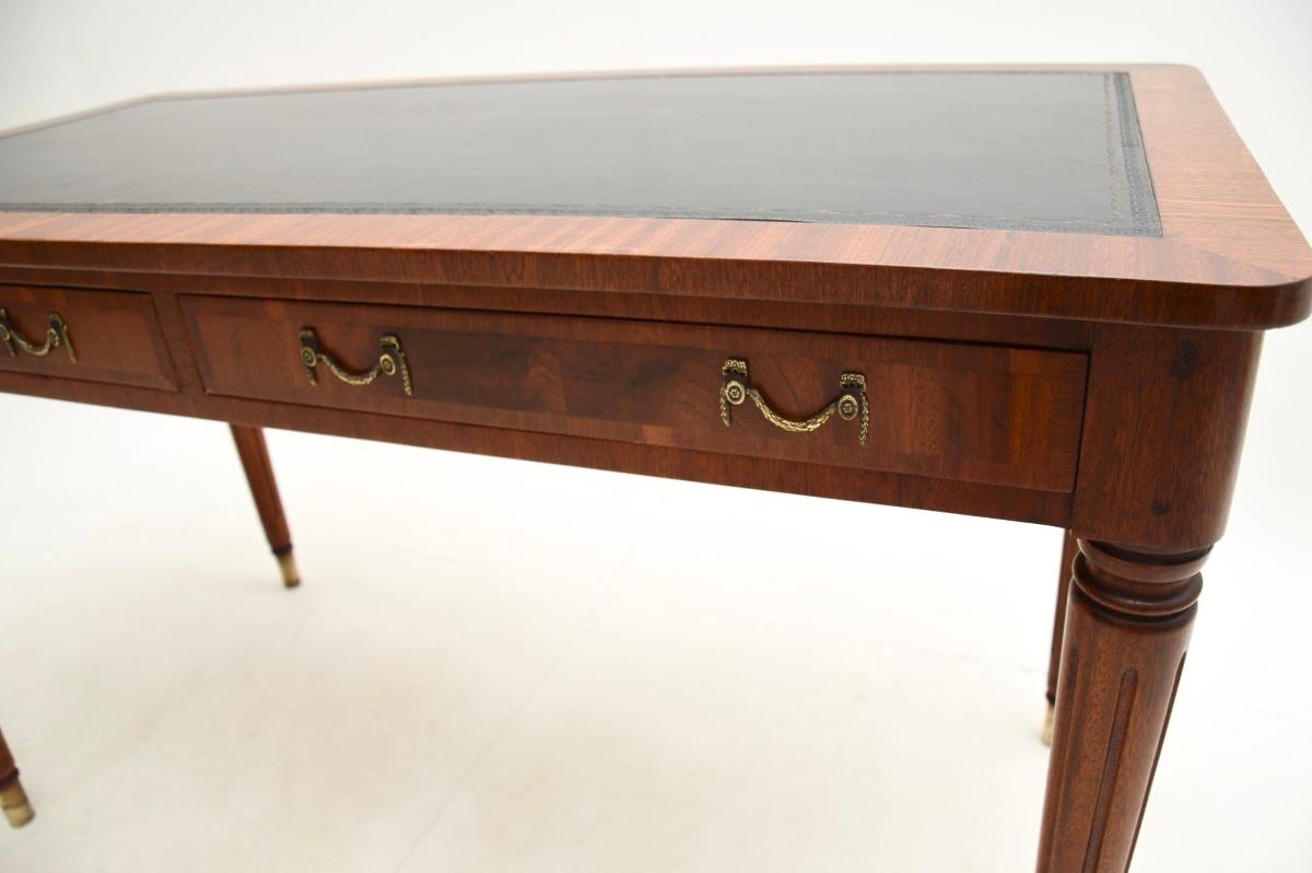 Table/bureau de style géorgien ancien avec plateau en cuir en vente 2