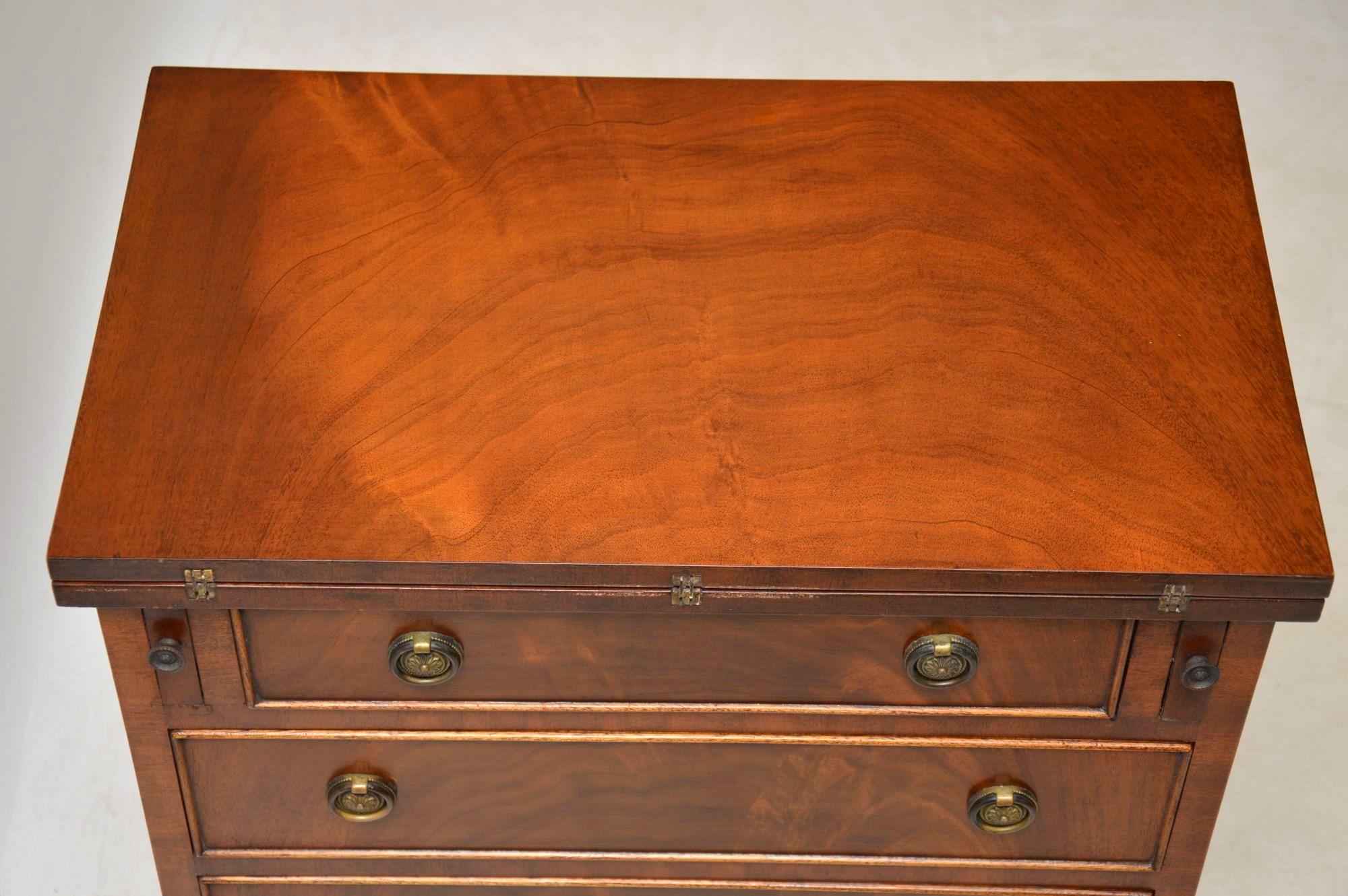 Antique Georgian Style Mahogany Bachelors Chest of Drawers 3