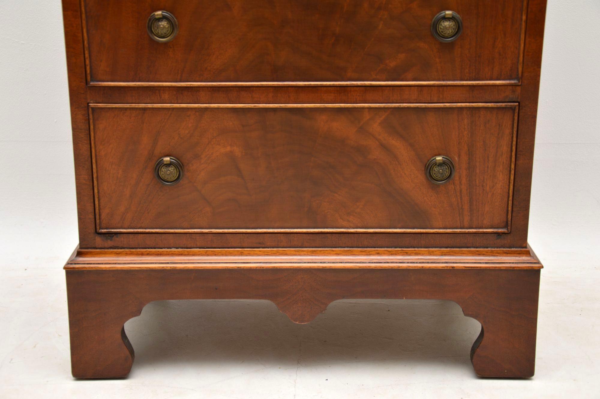 Mid-20th Century Antique Georgian Style Mahogany Bachelors Chest of Drawers