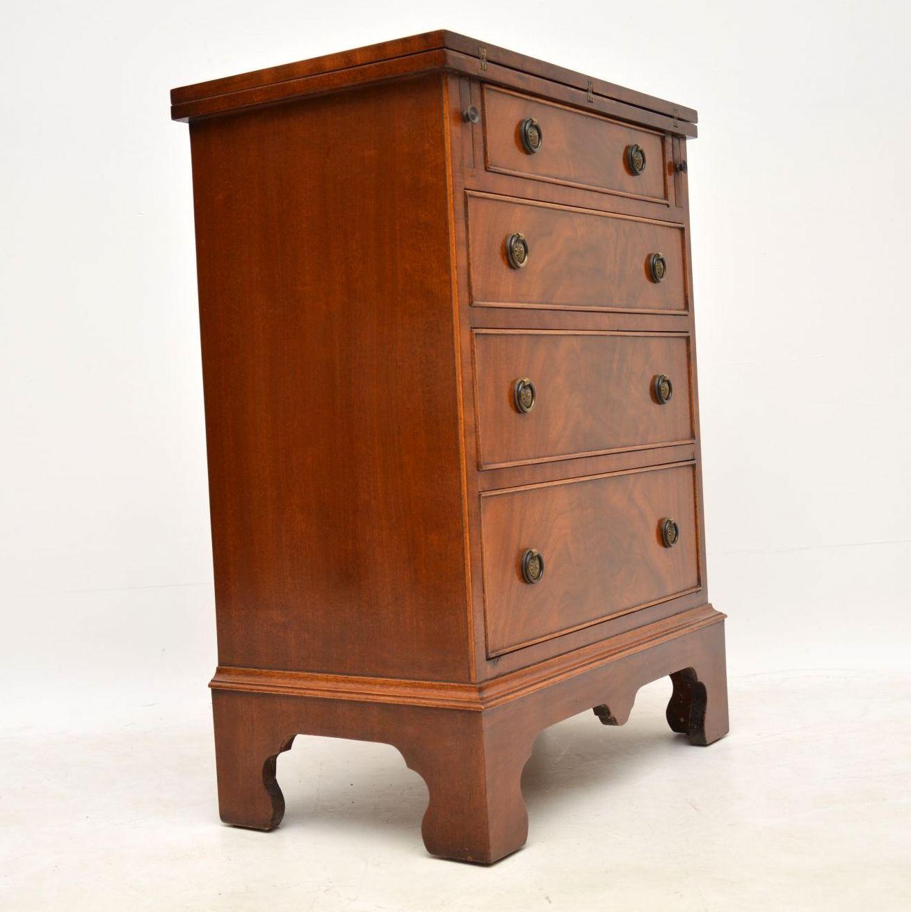 Antique Georgian Style Mahogany Bachelors Chest of Drawers 1