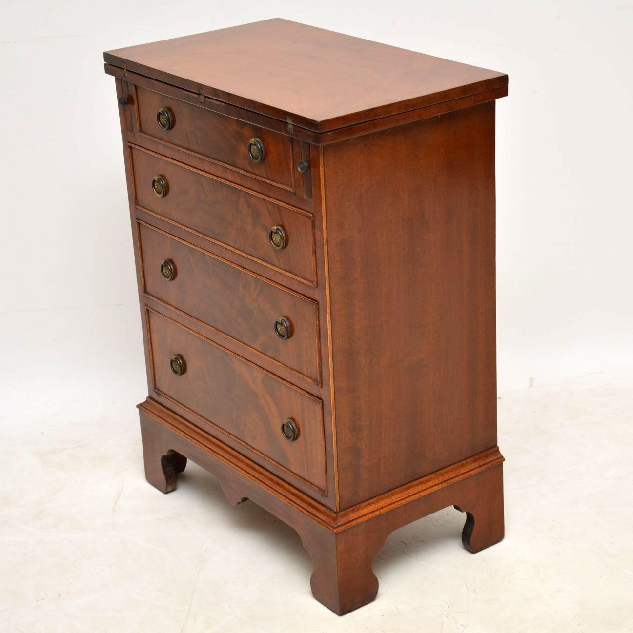 Antique Georgian Style Mahogany Bachelors Chest of Drawers 2