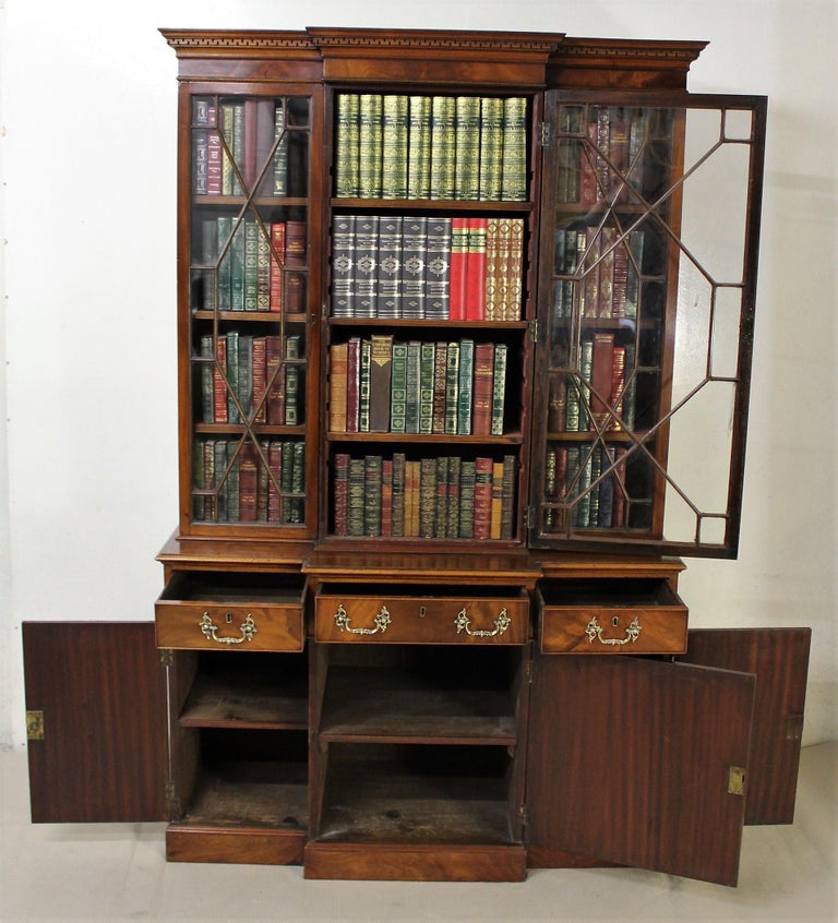 Antique Style Mahogany Breakfront Bookcase For Sale at 1stDibs