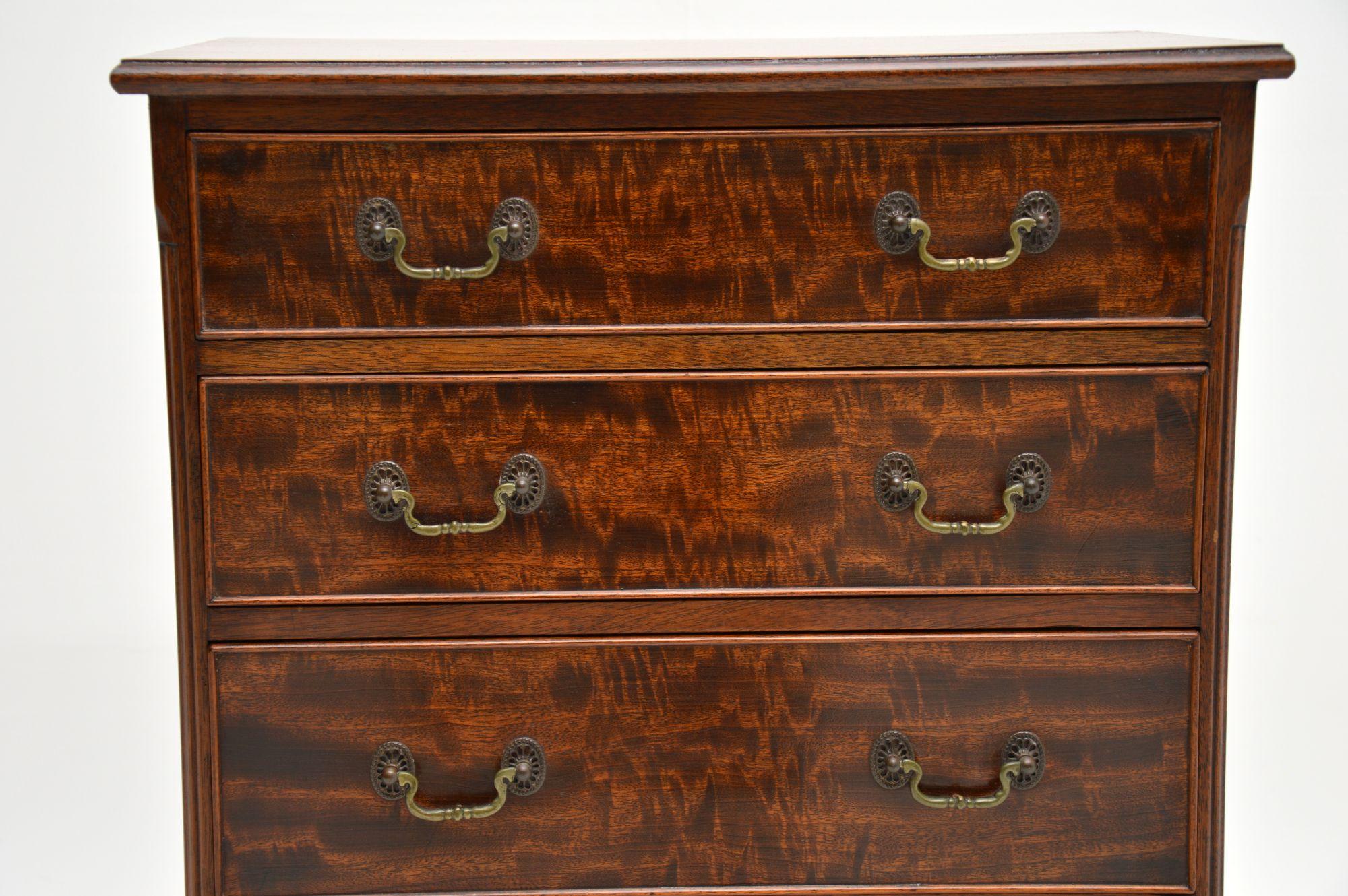 English Antique Georgian Style Mahogany Chest of Drawers