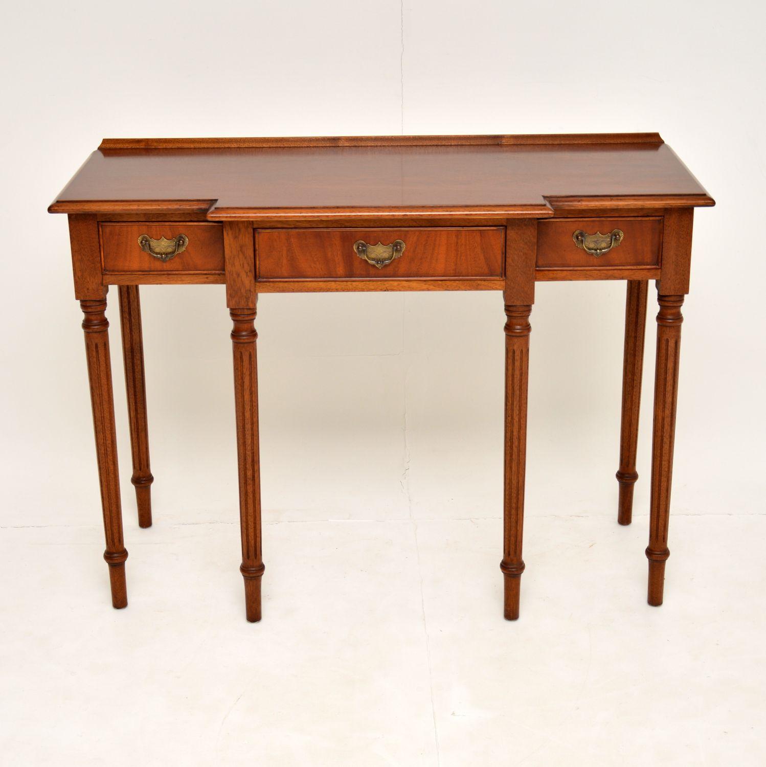 A smart and top quality mahogany console table in the antique Georgian style, which I would date from circa 1950s period.

This is really well made and is of very useful proportions, being not too deep. It has a lovely breakfront design, with