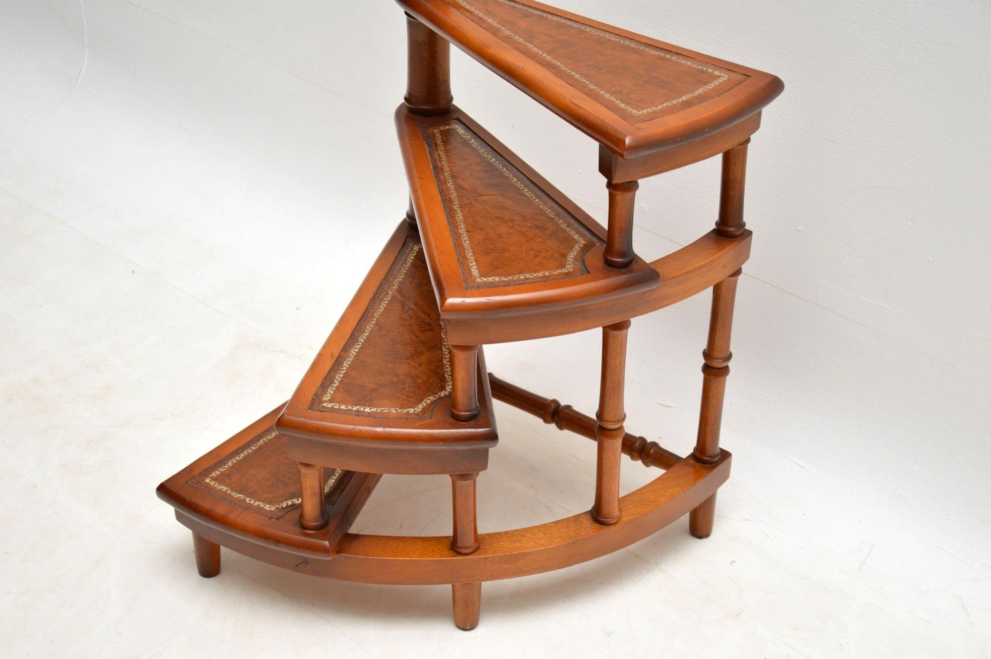 Mid-20th Century Antique Georgian Style Mahogany and Leather Library Steps
