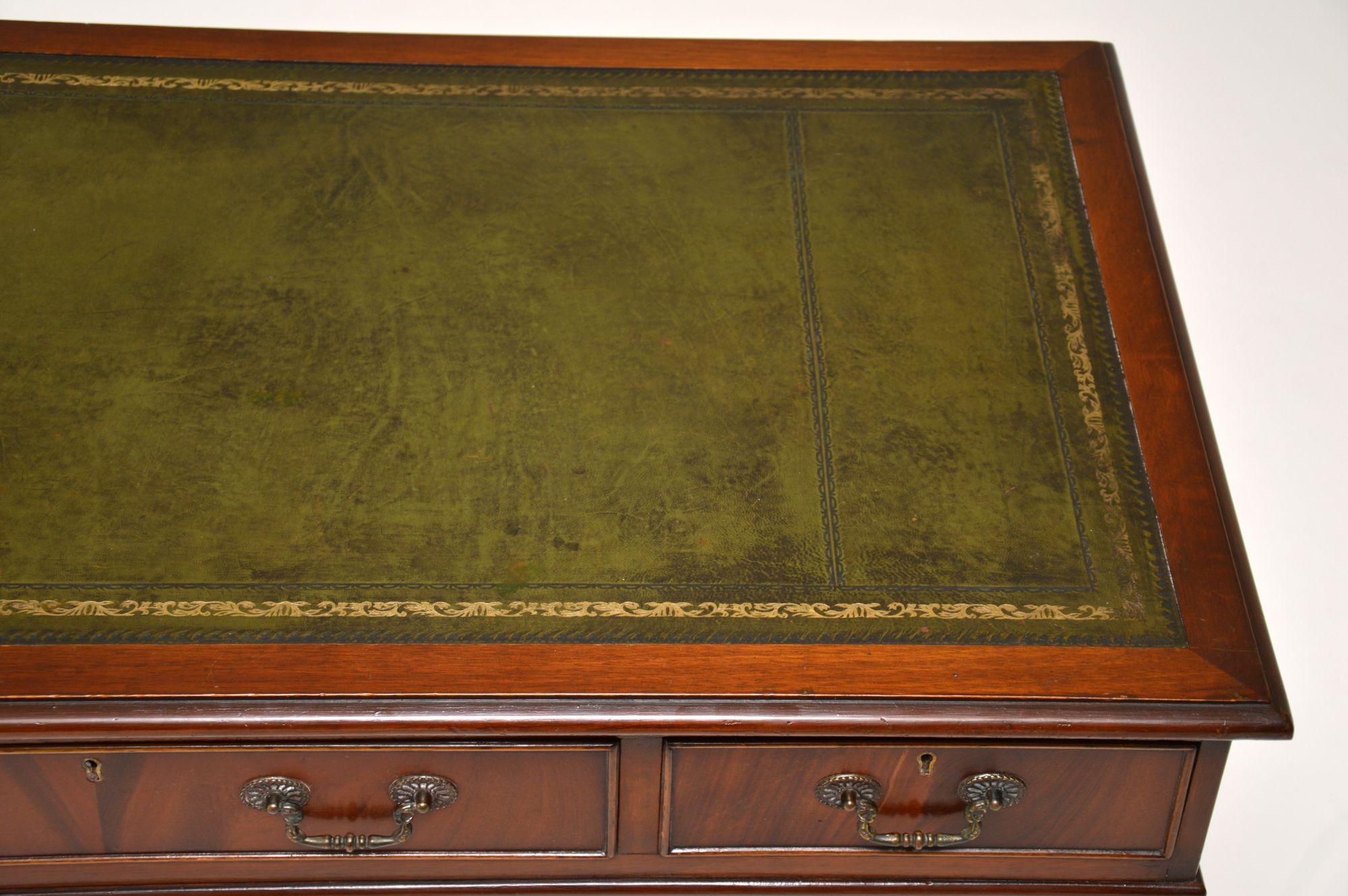 Antique Georgian Style Mahogany Leather Top Pedestal Desk 3
