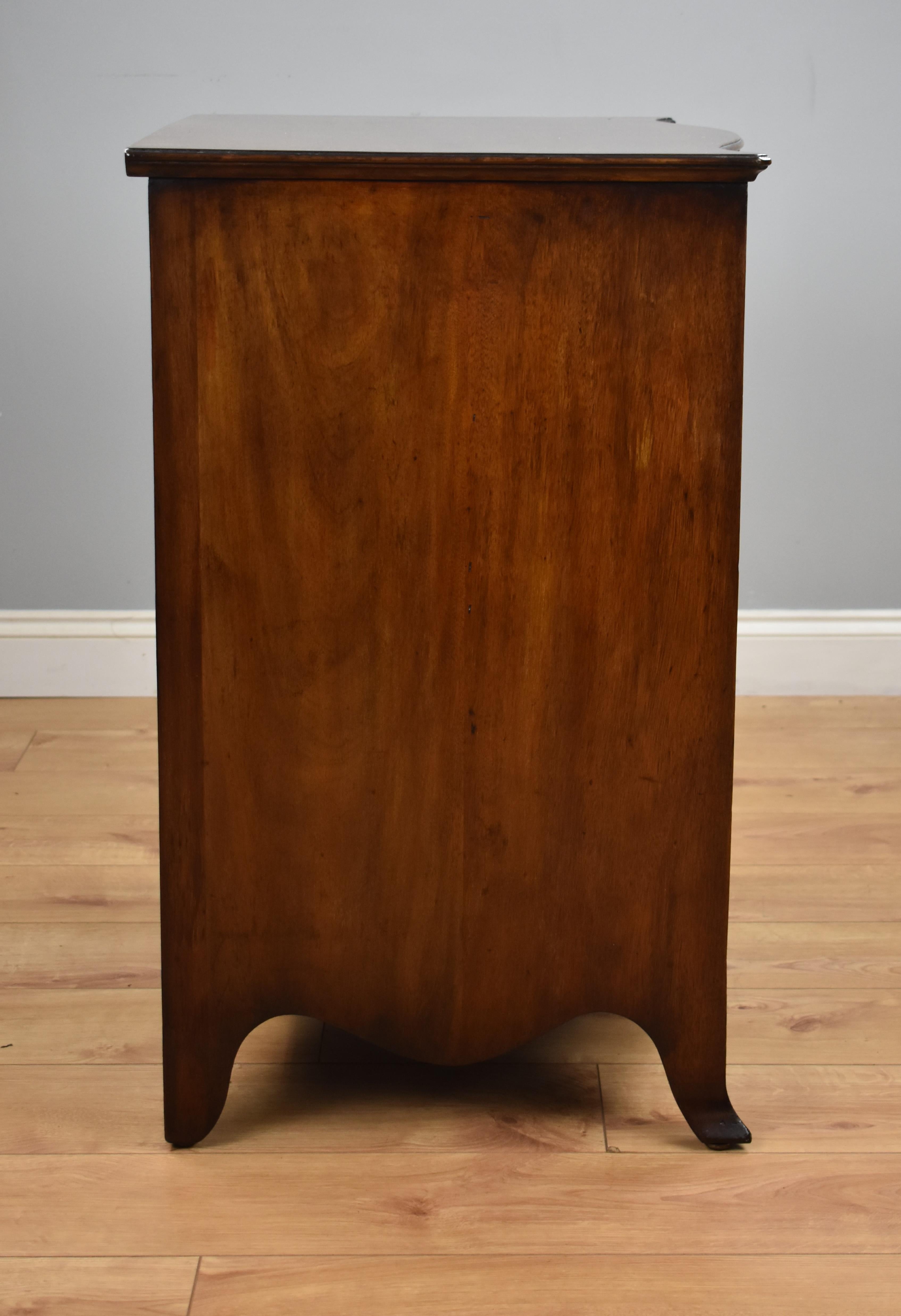 Antique Georgian Style Mahogany Serpentine Fronted Chest Drawers In Good Condition In Chelmsford, Essex