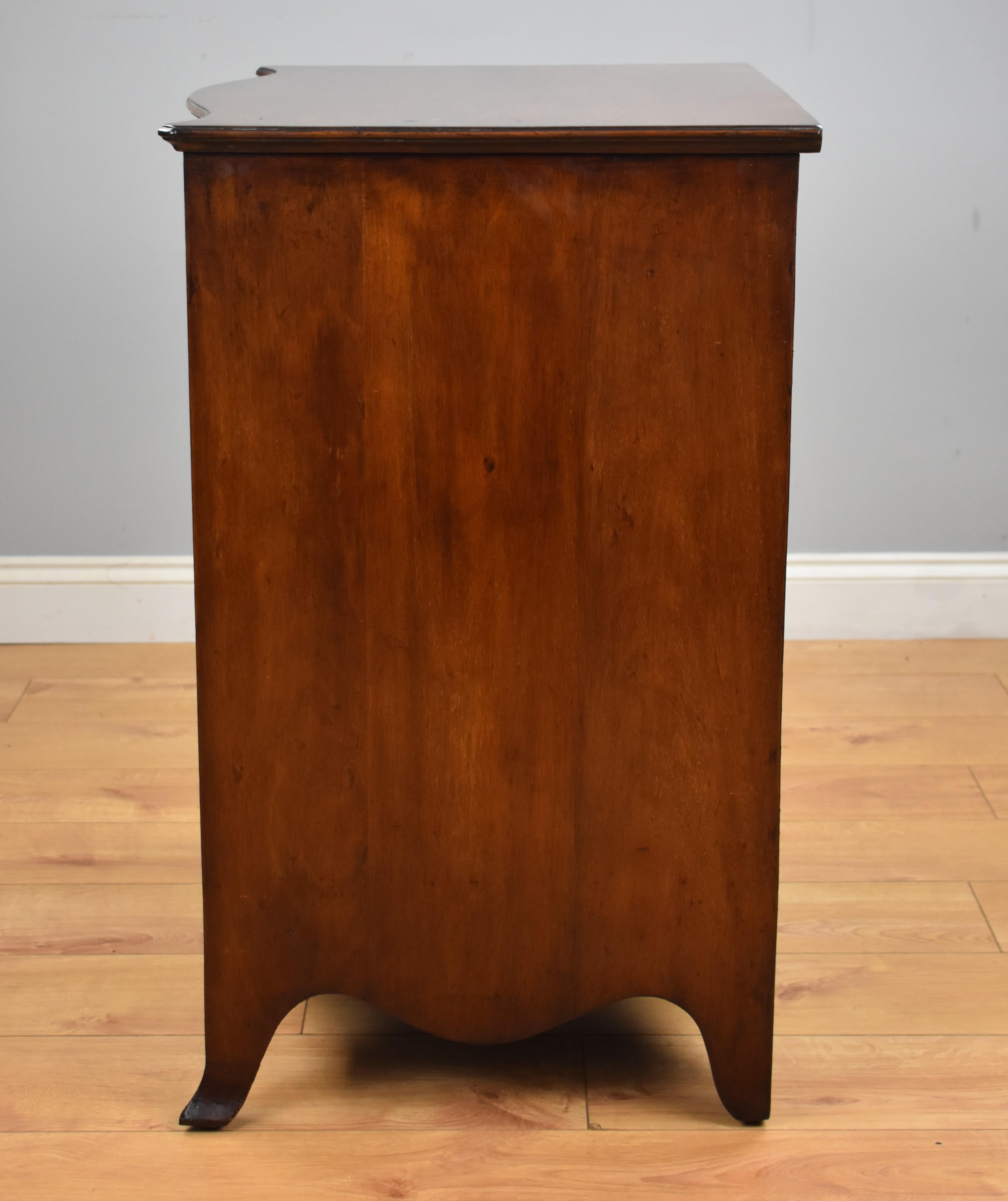 20th Century Antique Georgian Style Mahogany Serpentine Fronted Chest Drawers