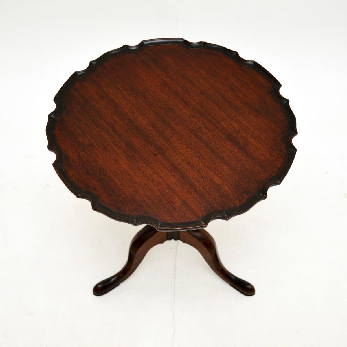 British Antique Georgian Style Occasional Side Table For Sale