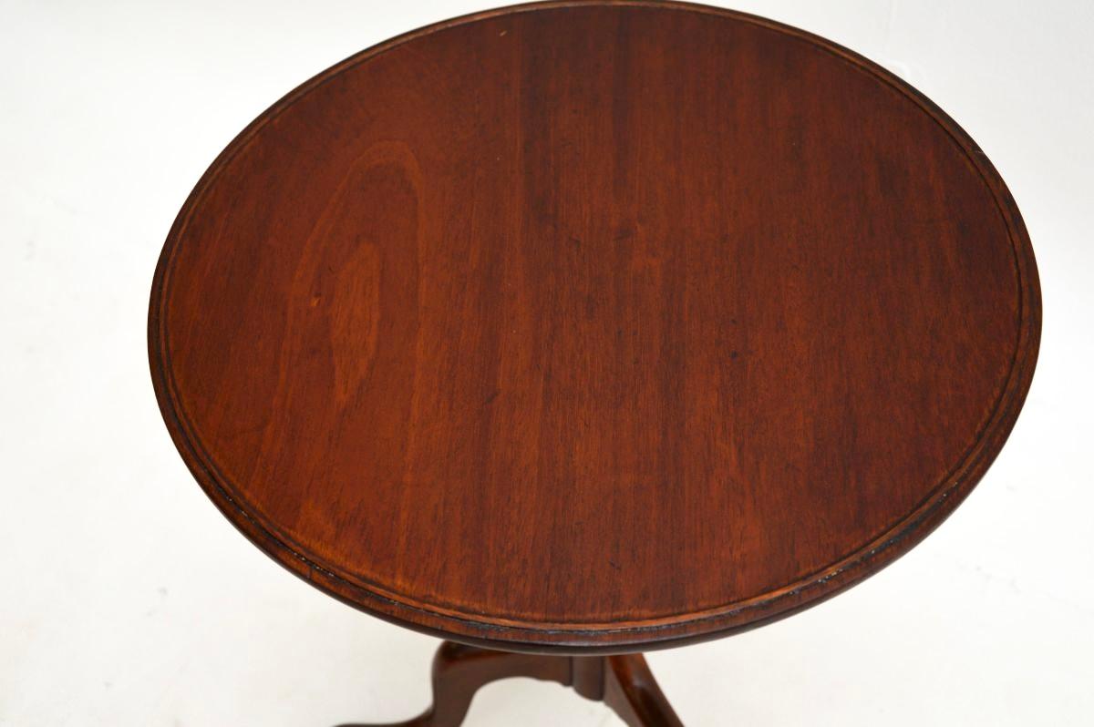British Antique Georgian Style Occasional Side Table For Sale