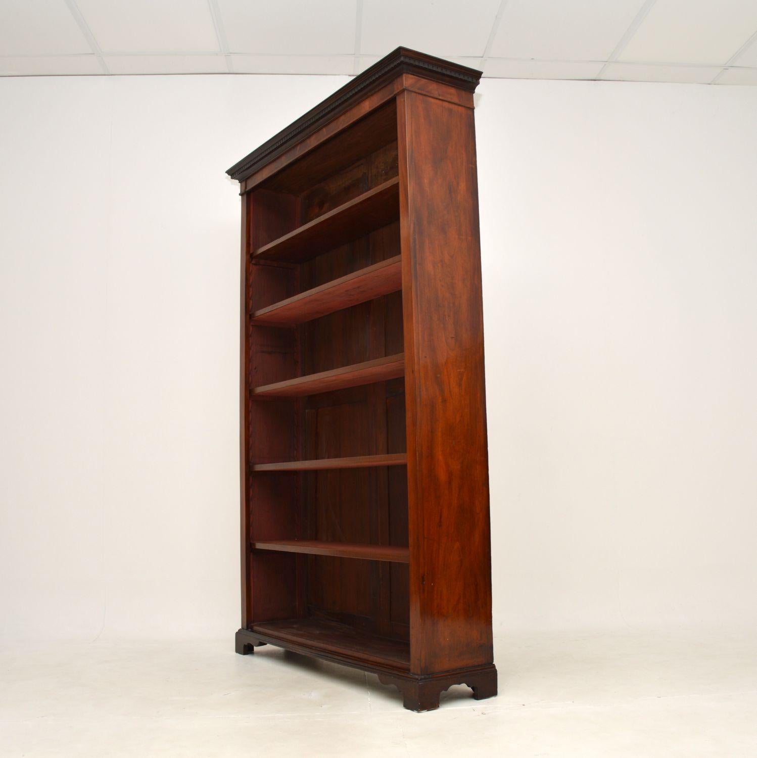 Antique Georgian Style Open Bookcase In Good Condition In London, GB
