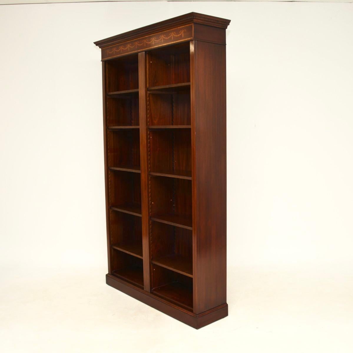 Antique Georgian Style Open Bookcase In Good Condition For Sale In London, GB