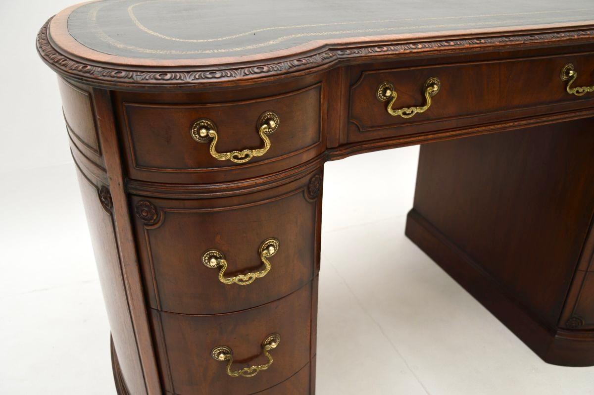 Escritorio antiguo de pedestal de estilo georgiano en venta 3