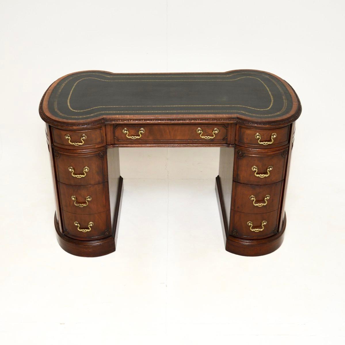 Escritorio antiguo de pedestal de estilo georgiano Georgiano en venta