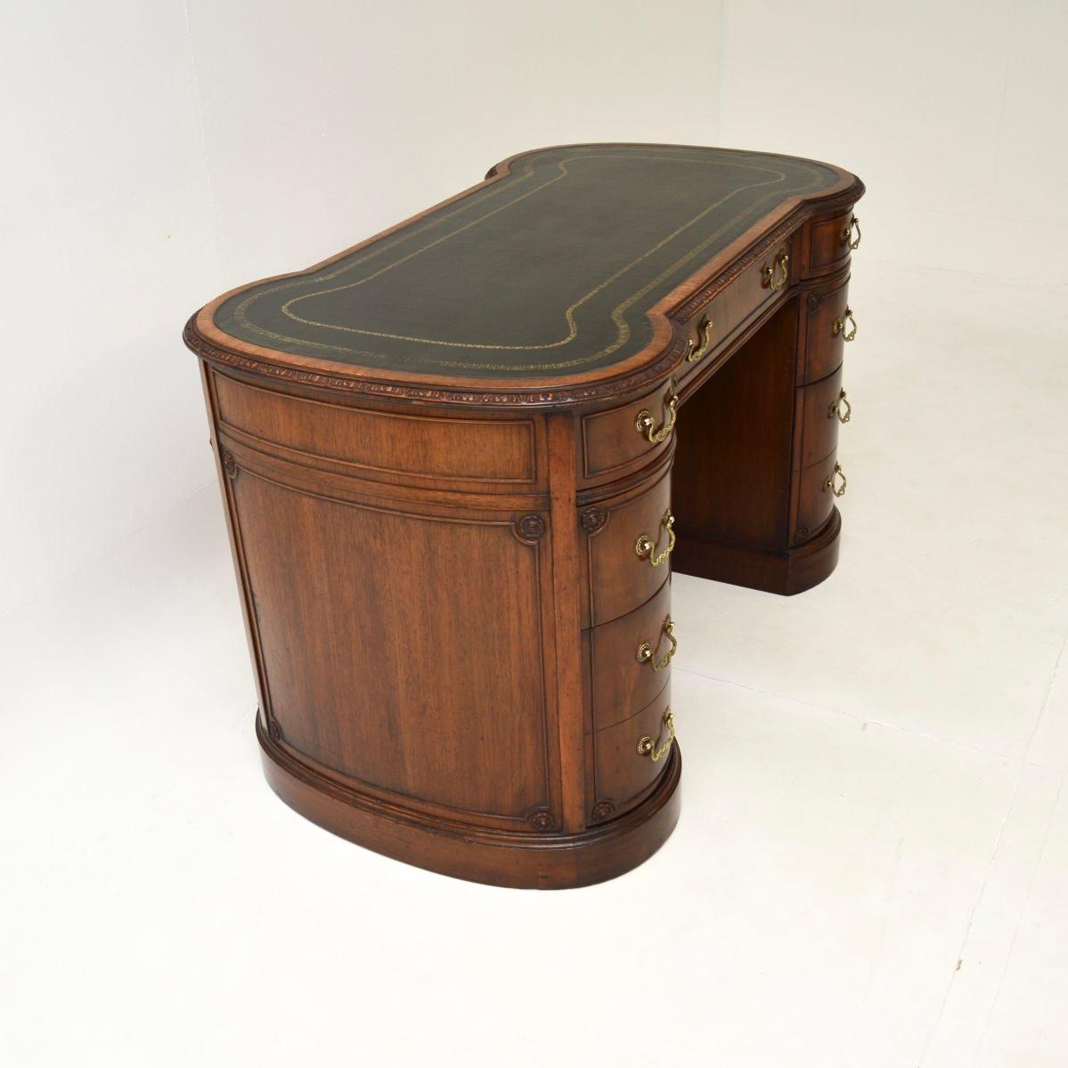 Escritorio antiguo de pedestal de estilo georgiano Británico en venta