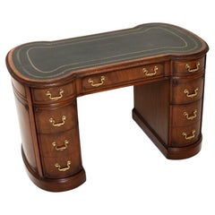 Escritorio antiguo de pedestal de estilo georgiano