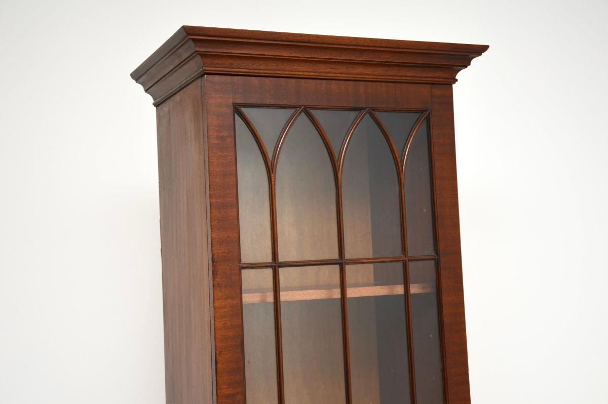 Antigua librería delgada de estilo georgiano mediados del siglo XX en venta