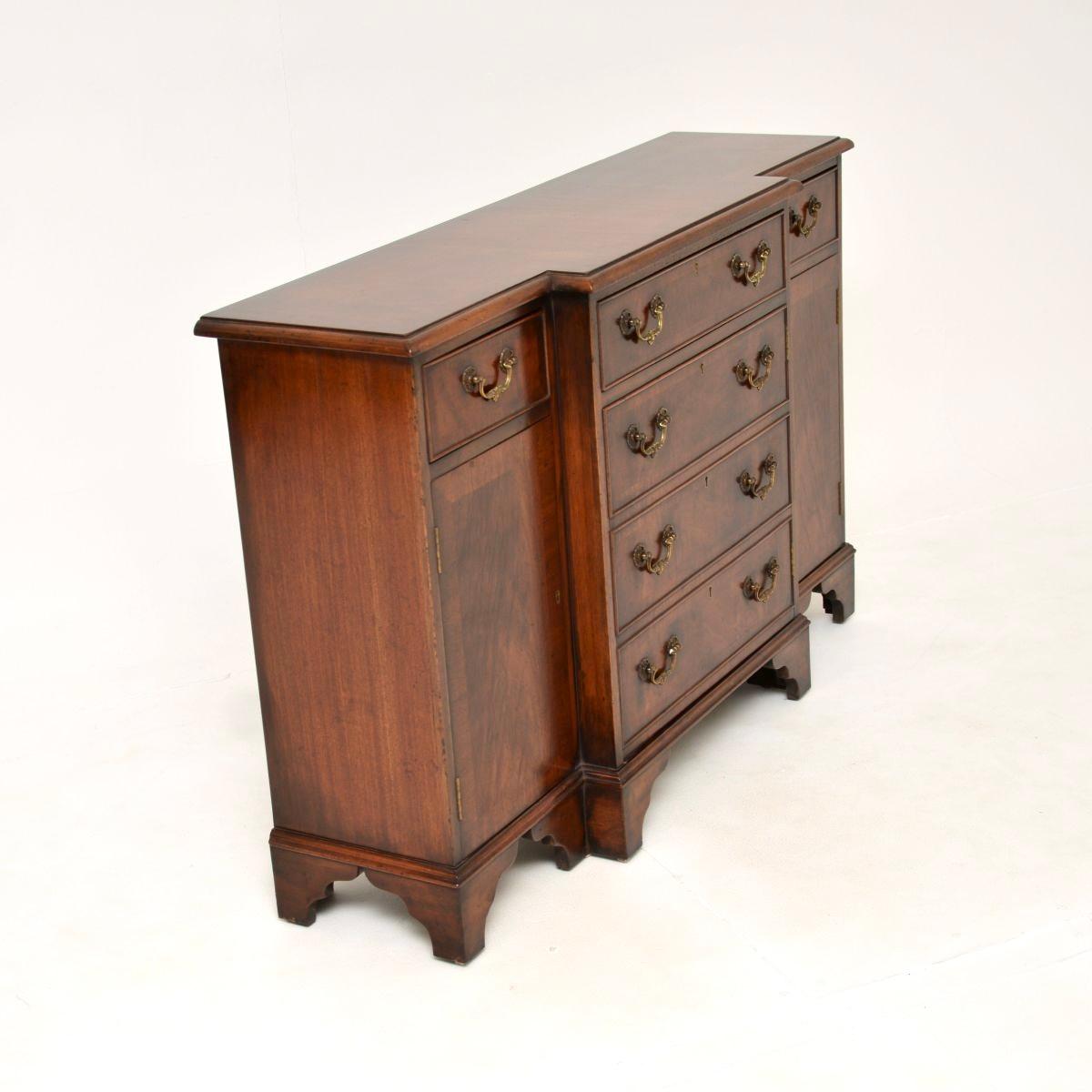 Antique Georgian Style Small Breakfront Sideboard In Good Condition For Sale In London, GB