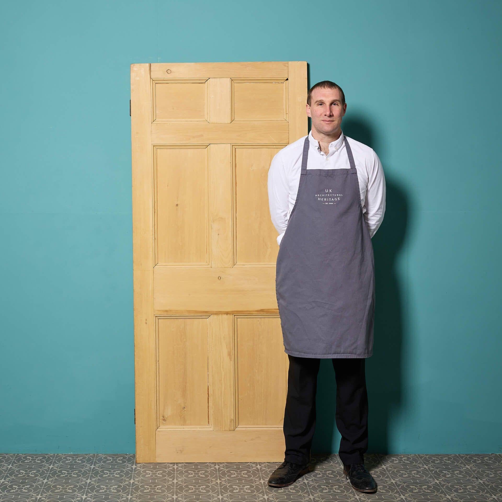 Una puerta interior antigua de pino decapado de estilo georgiano.

Recuperada de una casa urbana georgiana de Padstow, esta puerta de finales del siglo XVIII es de pino macizo y tiene un maravilloso acabado decapado, listo para aplicar pintura,